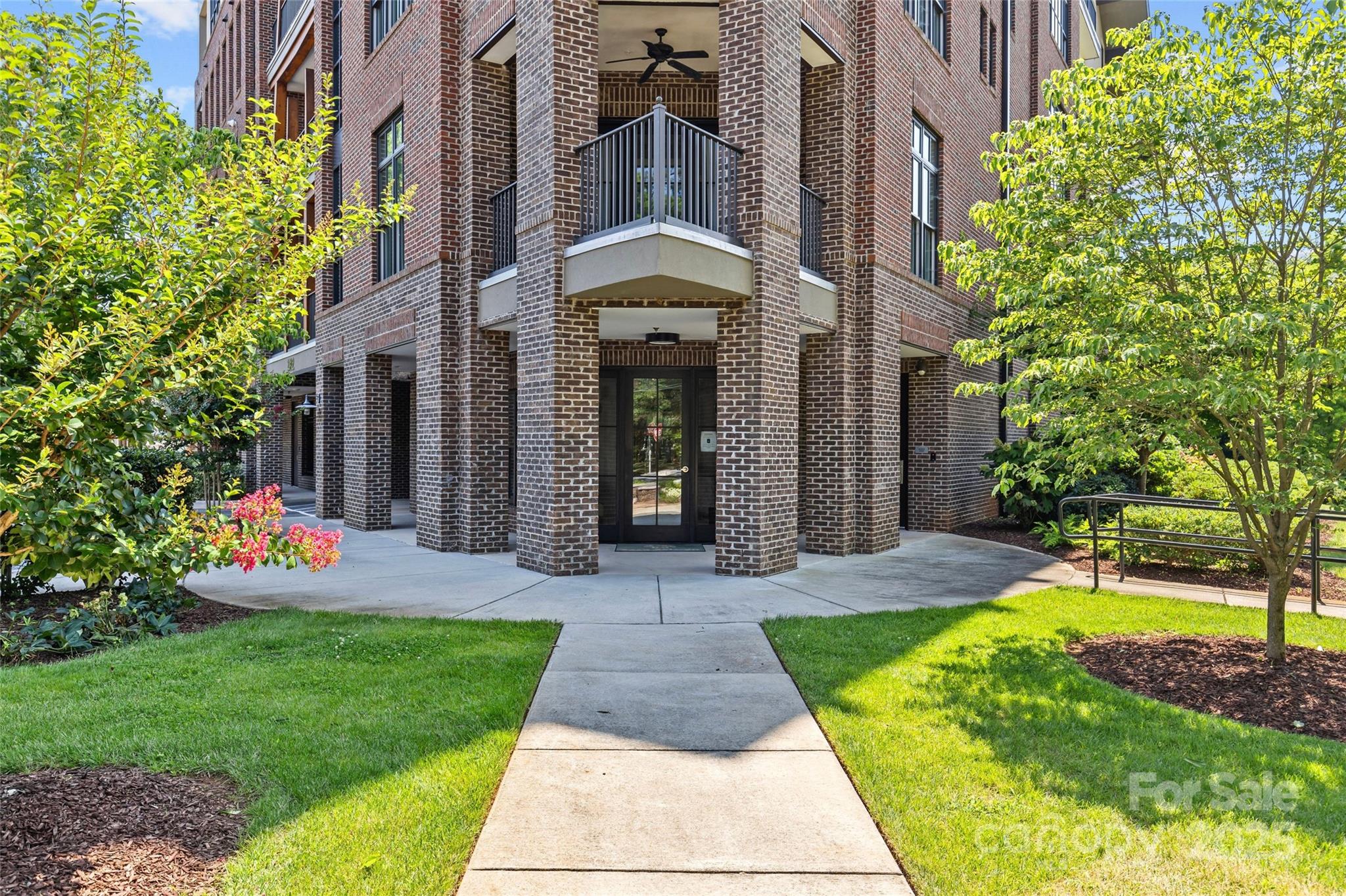 2312 Selwyn Avenue 502