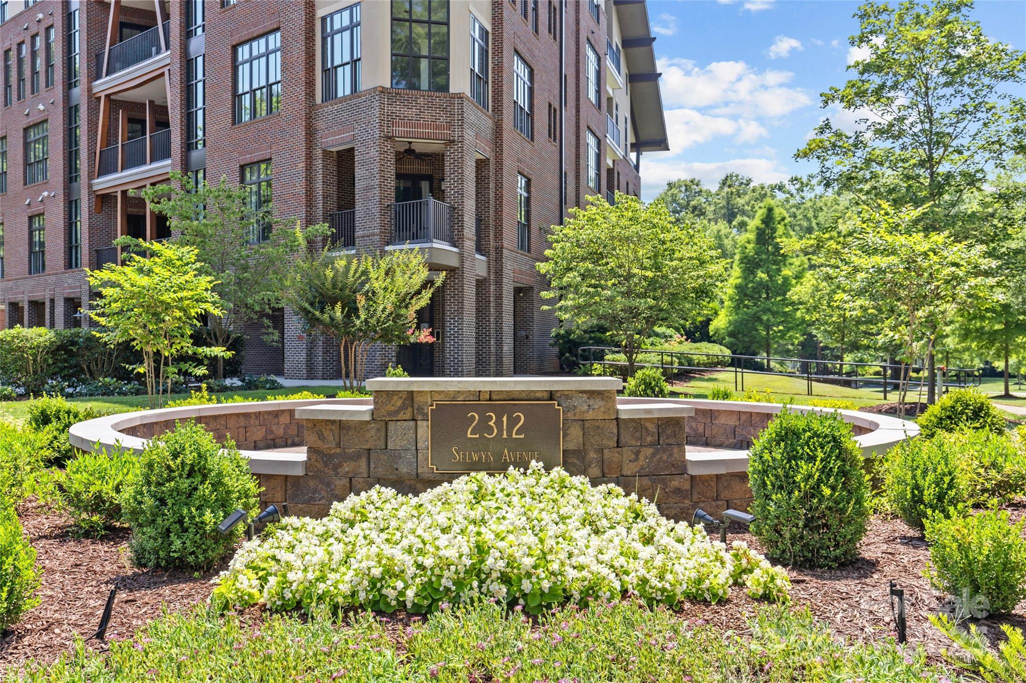 2312 Selwyn Avenue 502
