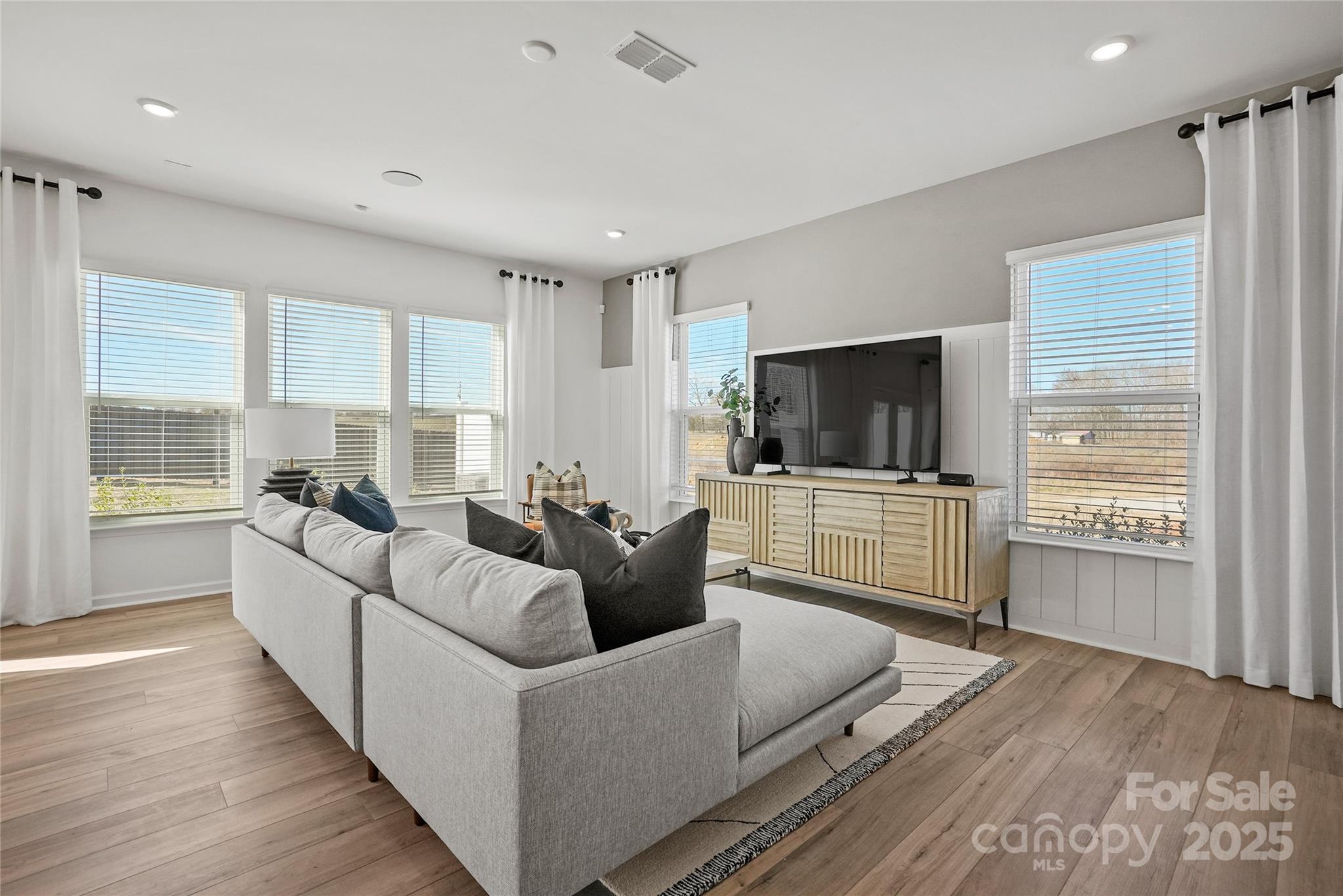 2135 Cobble Court 206