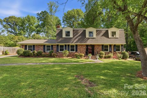 Photo of 6824 April Lane, Charlotte, NC 28215 (MLS # 4362043)