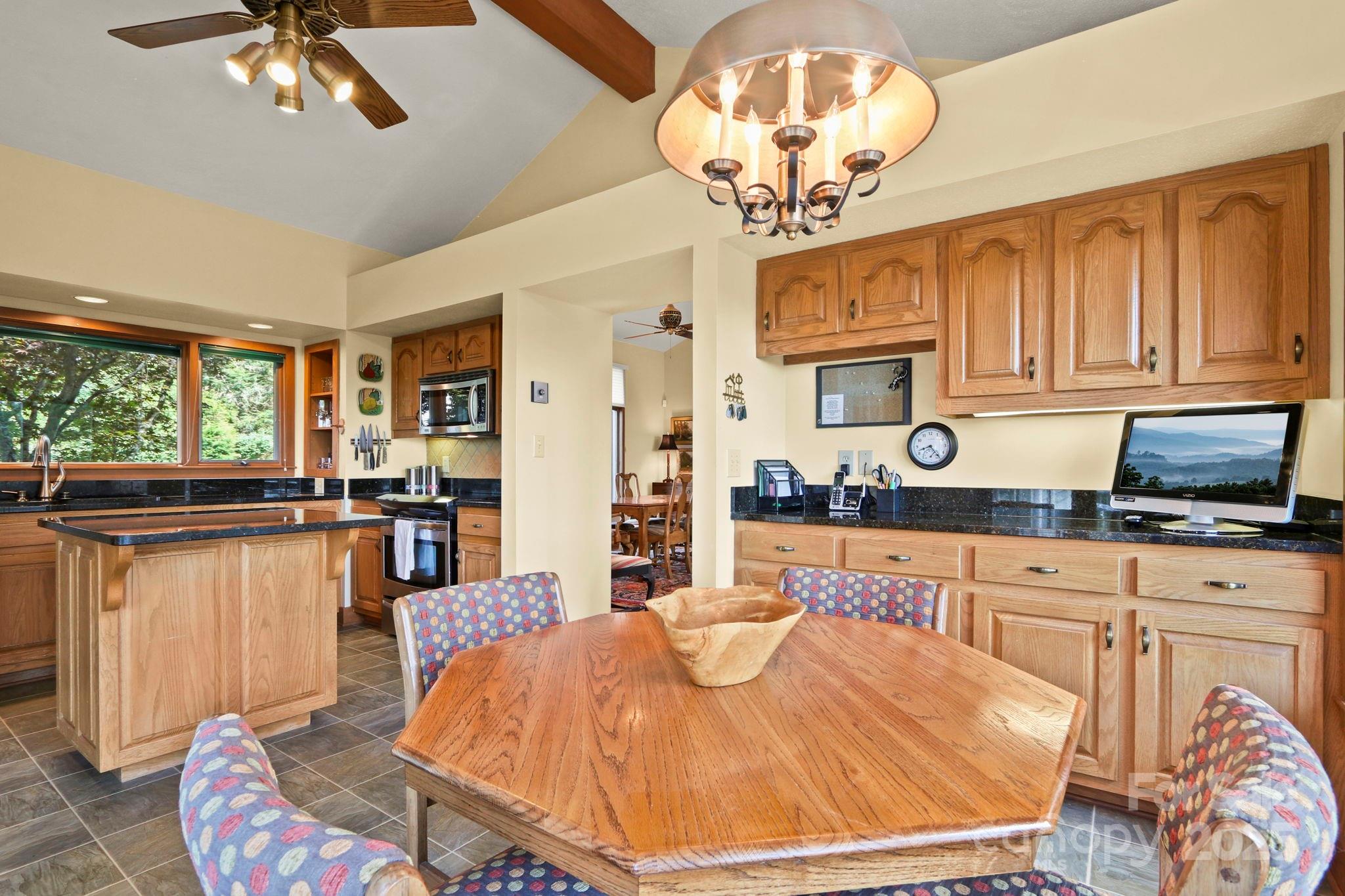 Boone, North Carolina 28607, United States, 3 Bedrooms Bedrooms, ,4 BathroomsBathrooms,Residential,Under Contract,191530