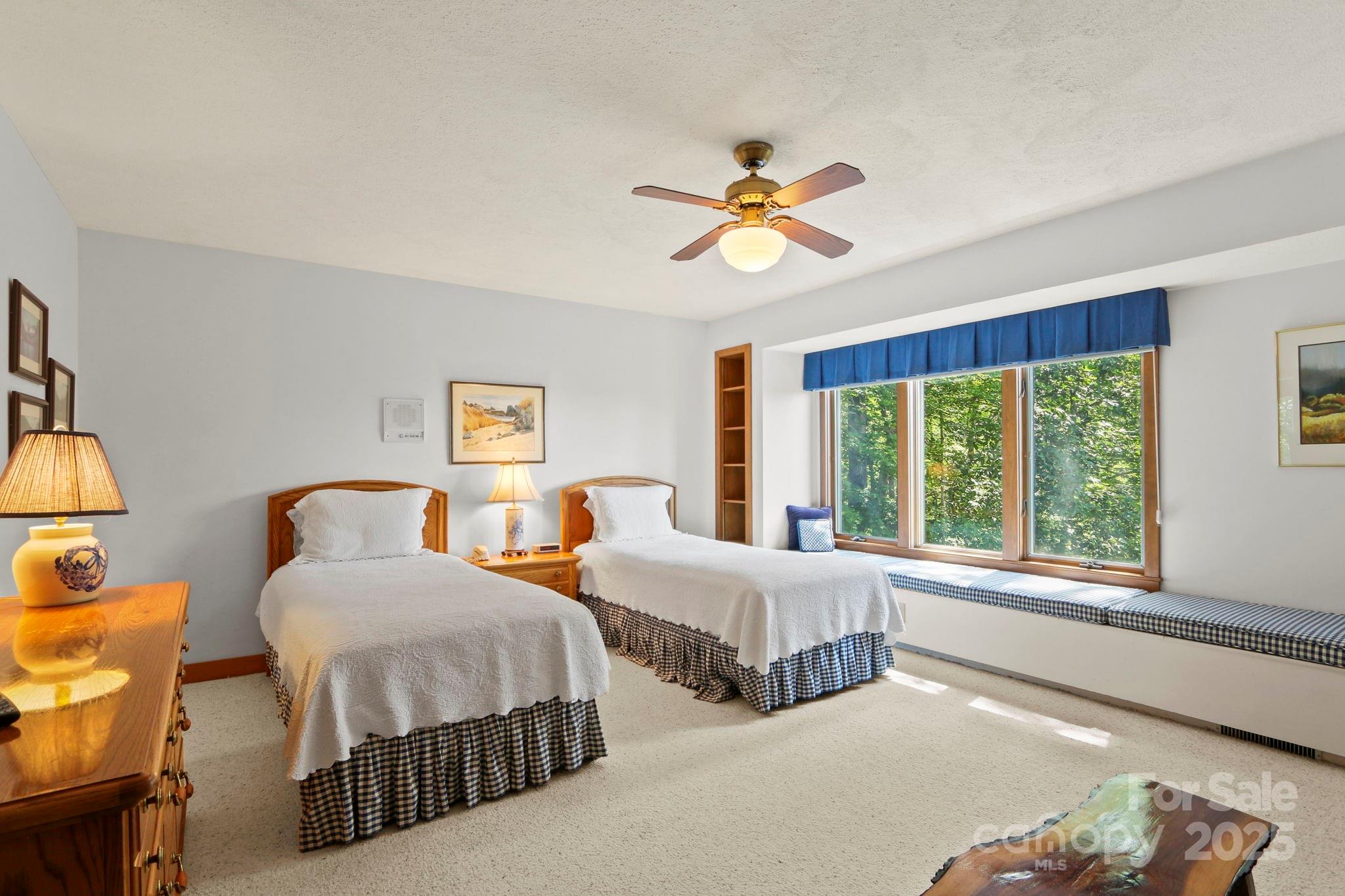 Boone, North Carolina 28607, United States, 3 Bedrooms Bedrooms, ,4 BathroomsBathrooms,Residential,Under Contract,191530