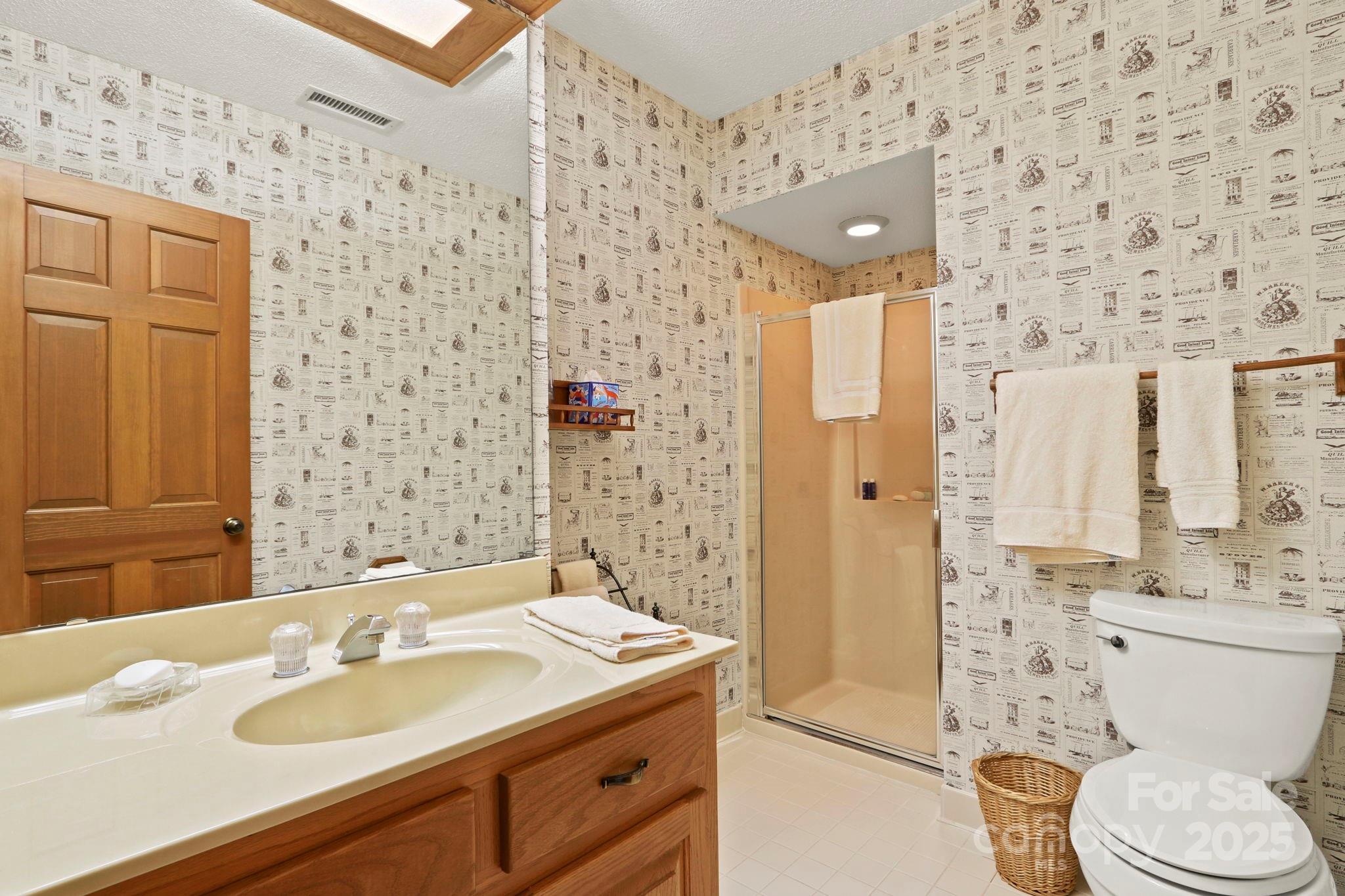 Boone, North Carolina 28607, United States, 3 Bedrooms Bedrooms, ,4 BathroomsBathrooms,Residential,Under Contract,191530