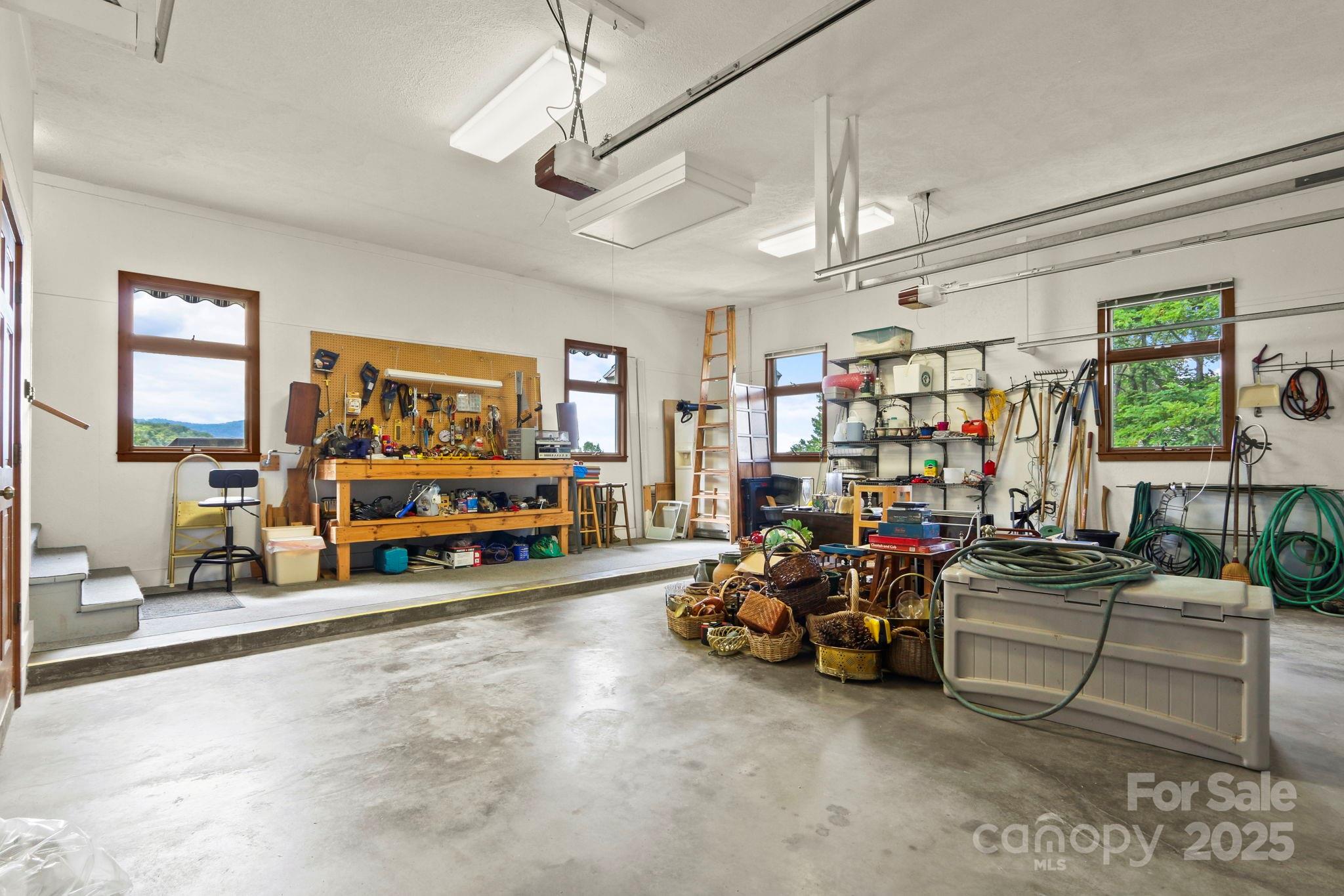 Boone, North Carolina 28607, United States, 3 Bedrooms Bedrooms, ,4 BathroomsBathrooms,Residential,Under Contract,191530