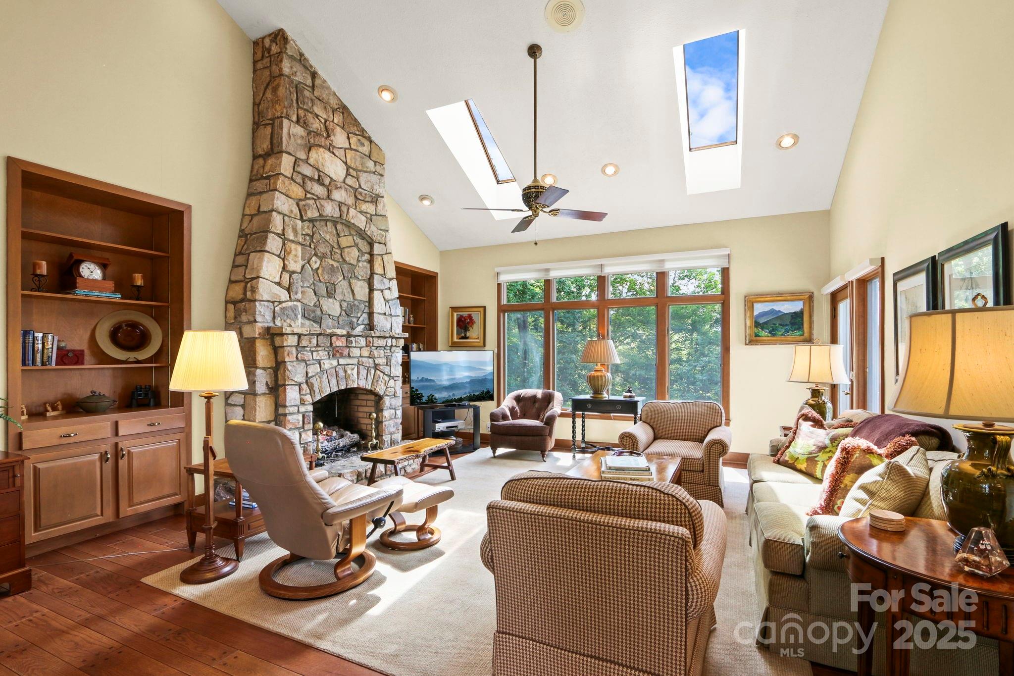 Boone, North Carolina 28607, United States, 3 Bedrooms Bedrooms, ,4 BathroomsBathrooms,Residential,Under Contract,191530