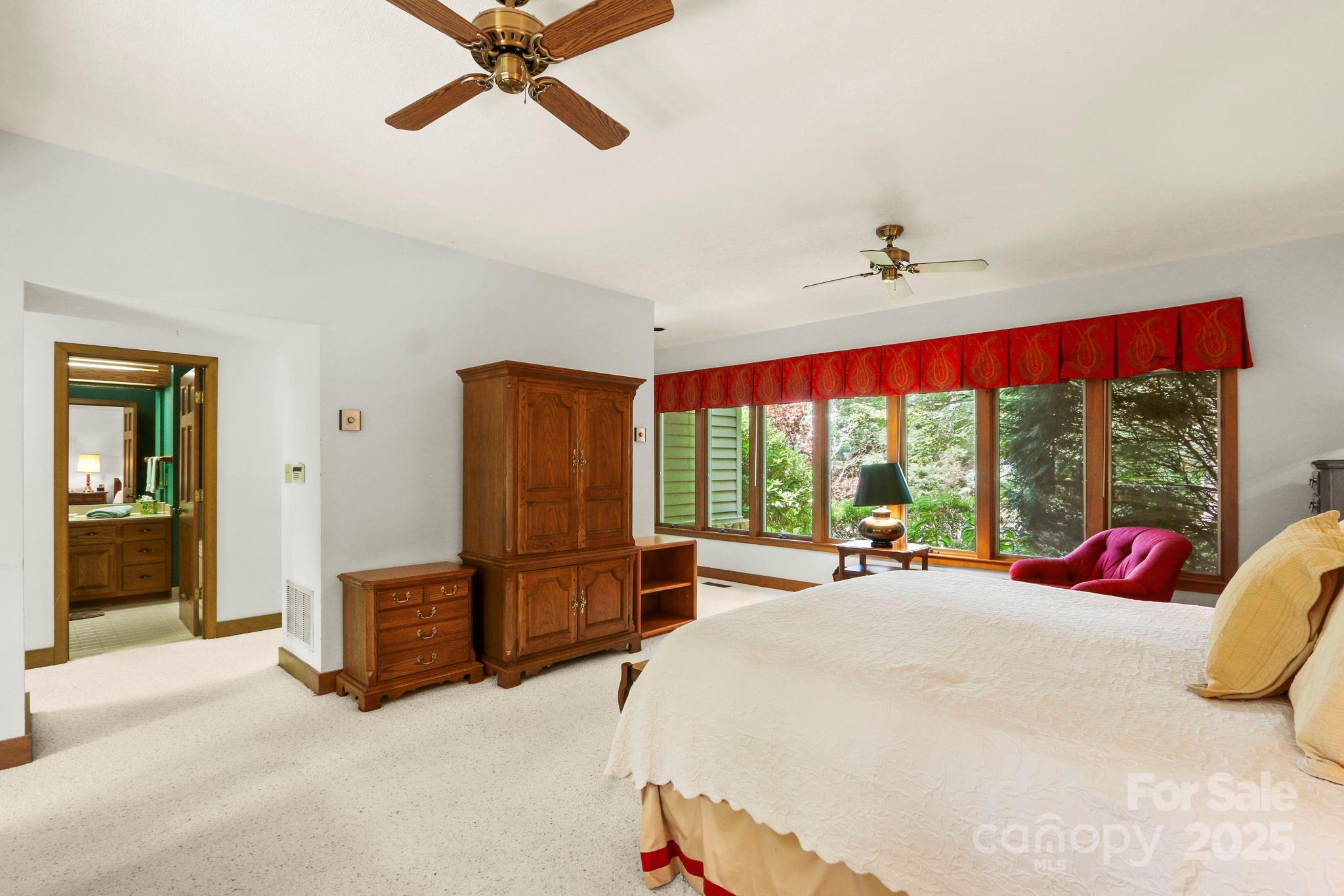 Boone, North Carolina 28607, United States, 3 Bedrooms Bedrooms, ,4 BathroomsBathrooms,Residential,Under Contract,191530