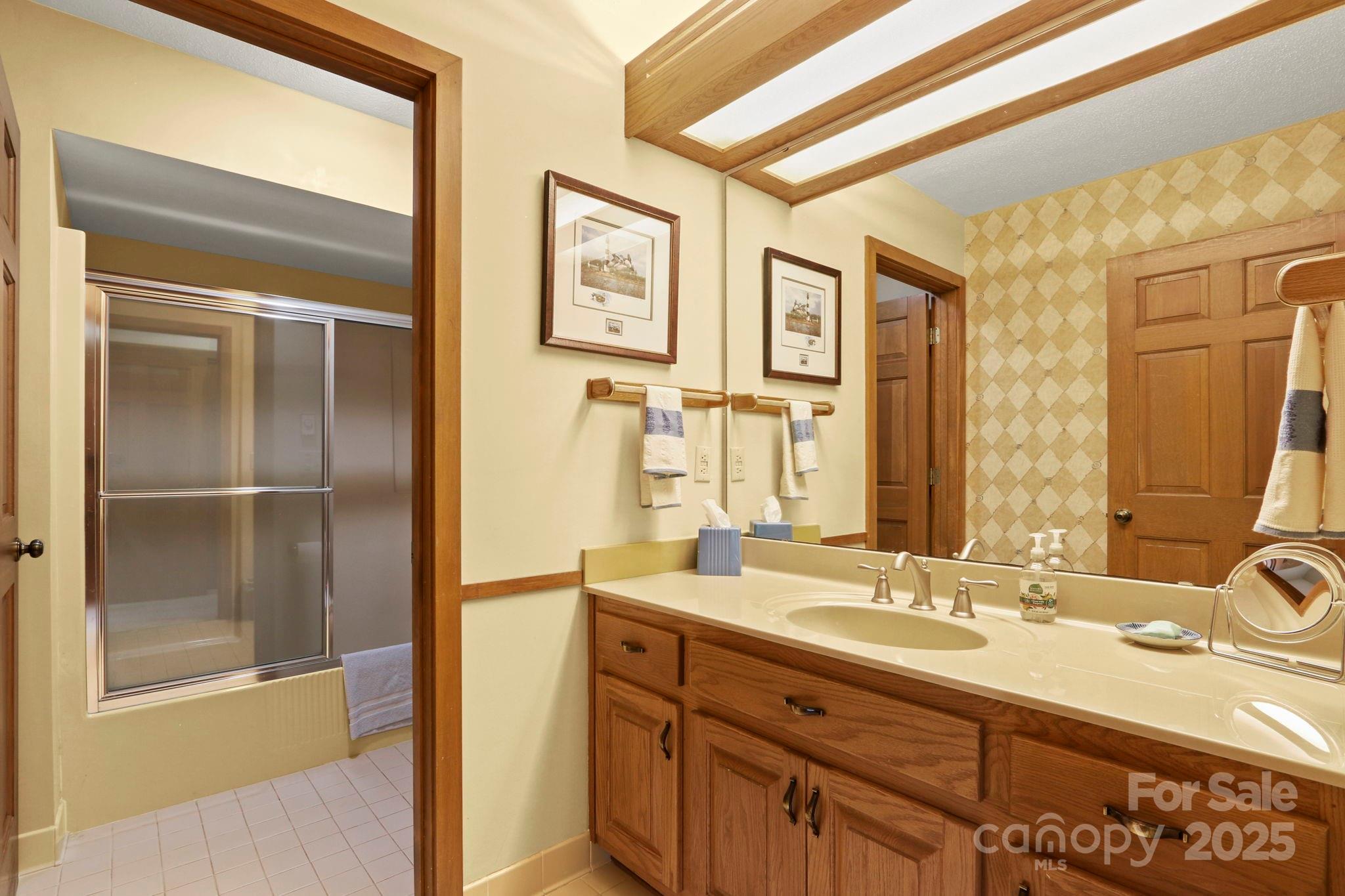 Boone, North Carolina 28607, United States, 3 Bedrooms Bedrooms, ,4 BathroomsBathrooms,Residential,Under Contract,191530