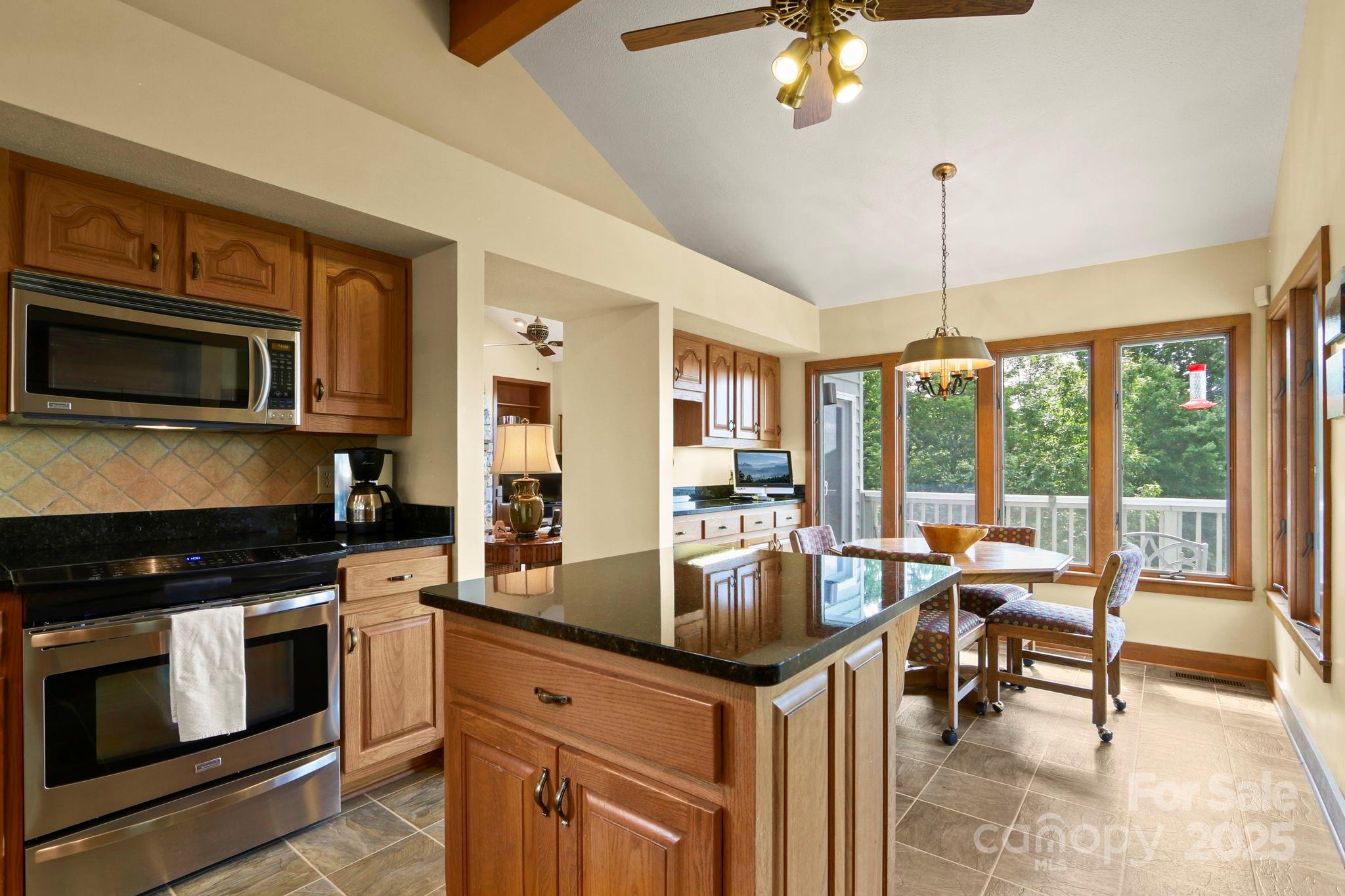 Boone, North Carolina 28607, United States, 3 Bedrooms Bedrooms, ,4 BathroomsBathrooms,Residential,Under Contract,191530