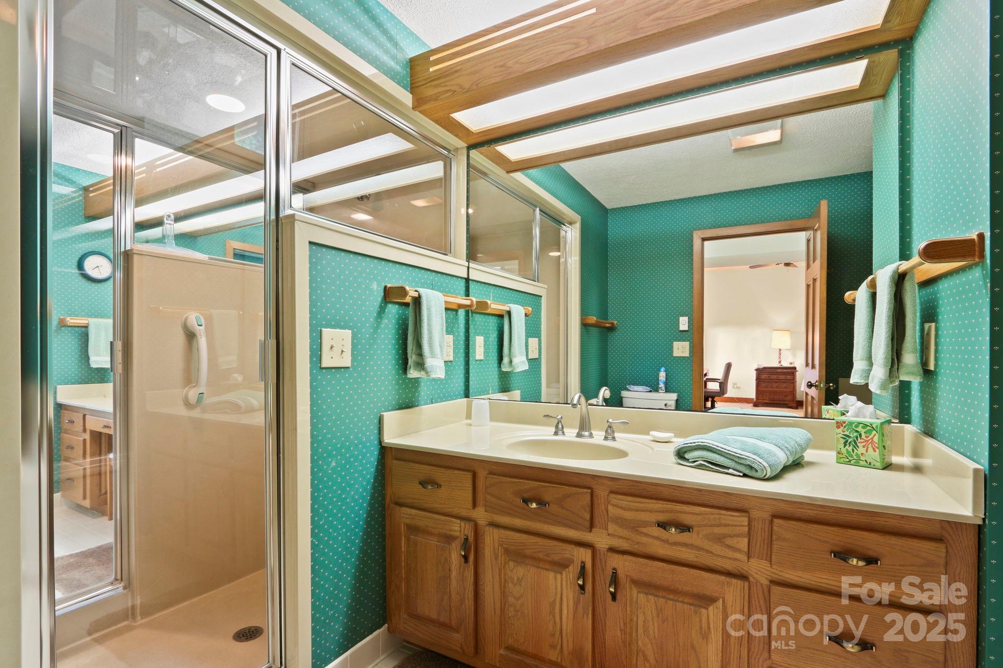 Boone, North Carolina 28607, United States, 3 Bedrooms Bedrooms, ,4 BathroomsBathrooms,Residential,Under Contract,191530