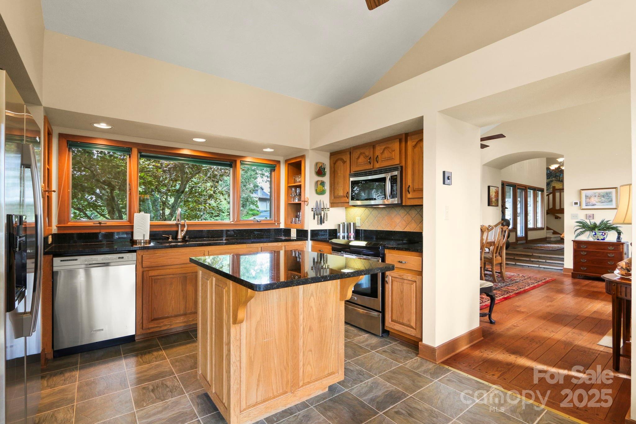 Boone, North Carolina 28607, United States, 3 Bedrooms Bedrooms, ,4 BathroomsBathrooms,Residential,Under Contract,191530