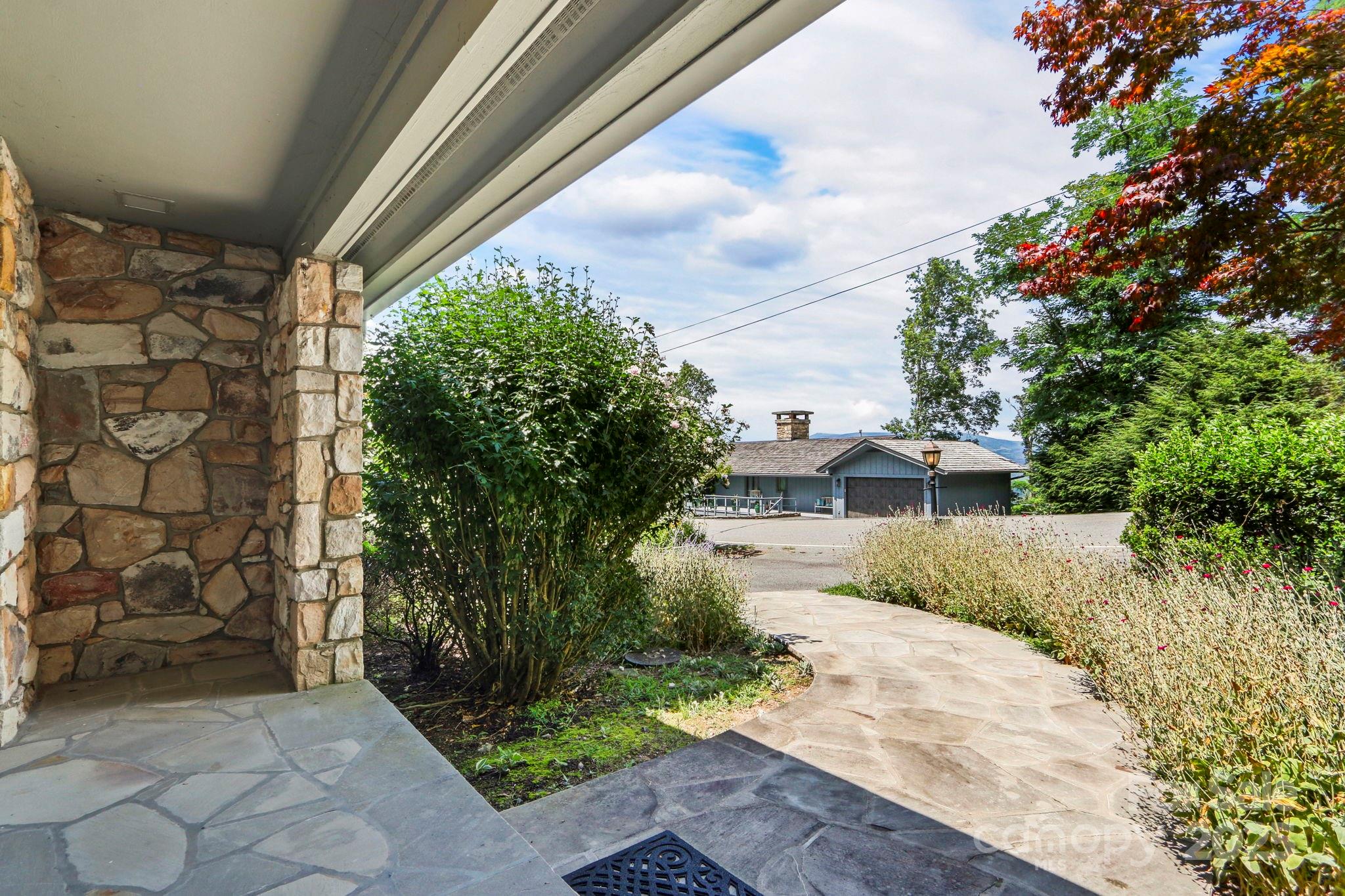 Boone, North Carolina 28607, United States, 3 Bedrooms Bedrooms, ,4 BathroomsBathrooms,Residential,Under Contract,191530