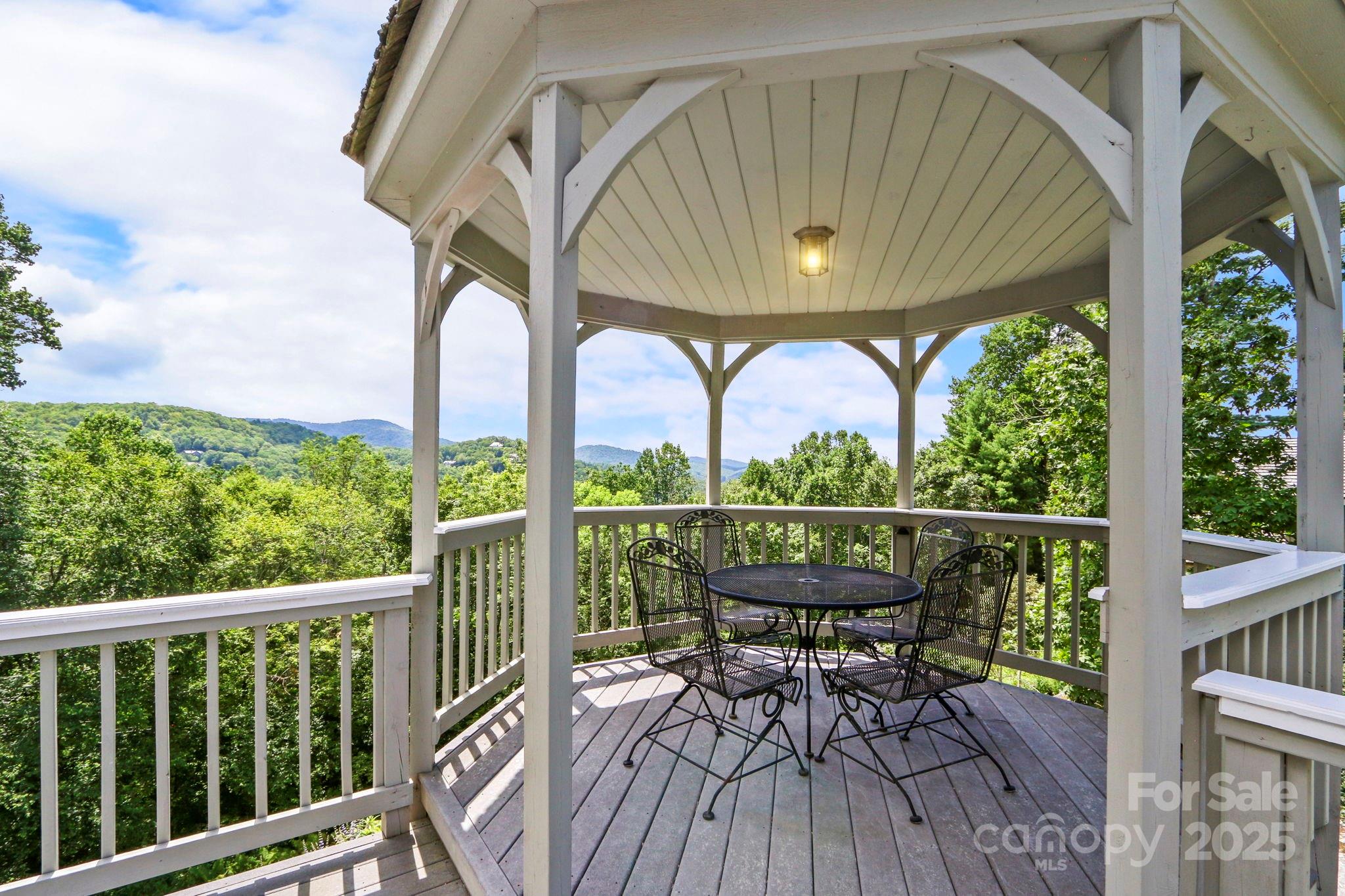 Boone, North Carolina 28607, United States, 3 Bedrooms Bedrooms, ,4 BathroomsBathrooms,Residential,Under Contract,191530