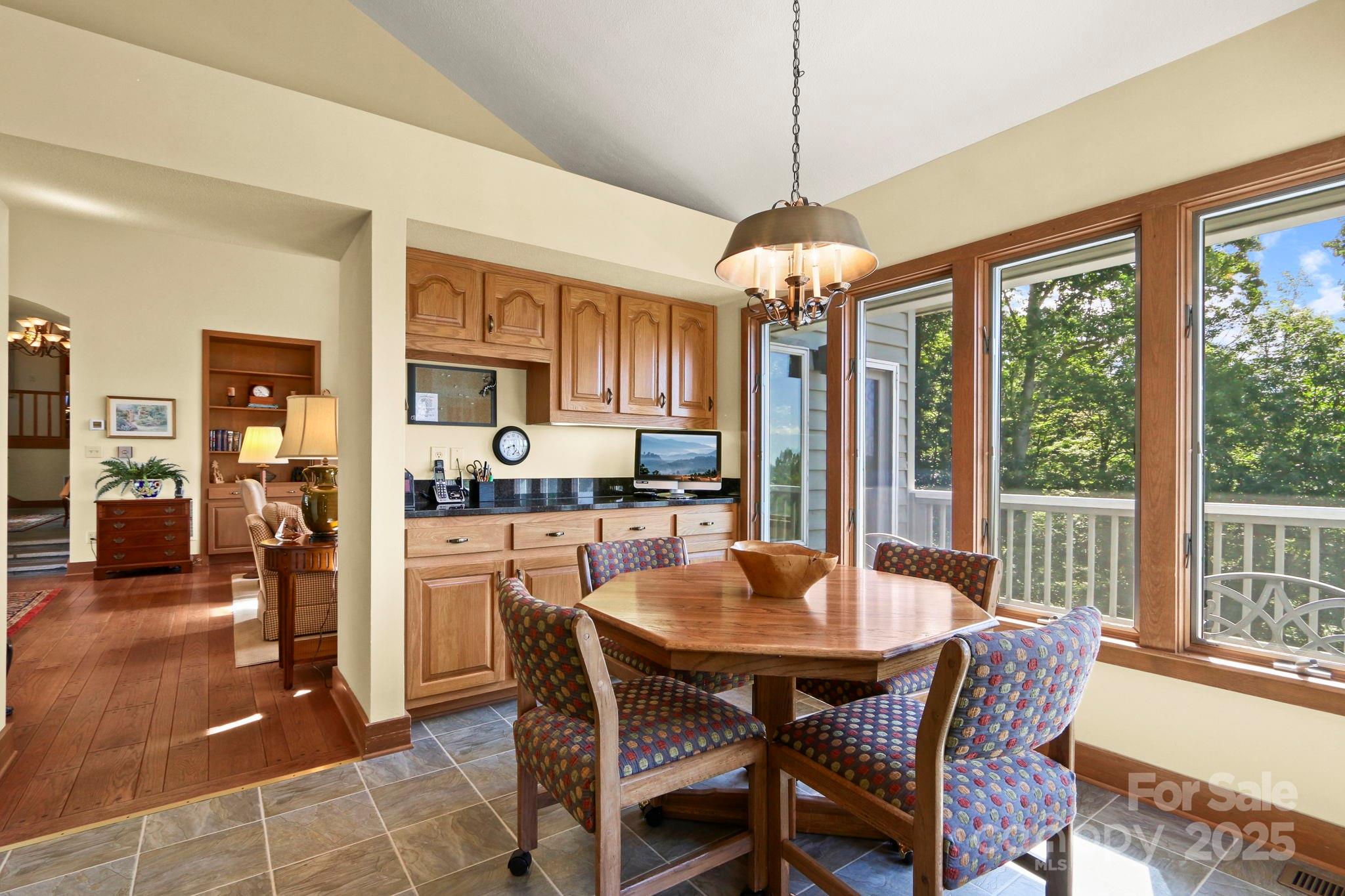 Boone, North Carolina 28607, United States, 3 Bedrooms Bedrooms, ,4 BathroomsBathrooms,Residential,Under Contract,191530