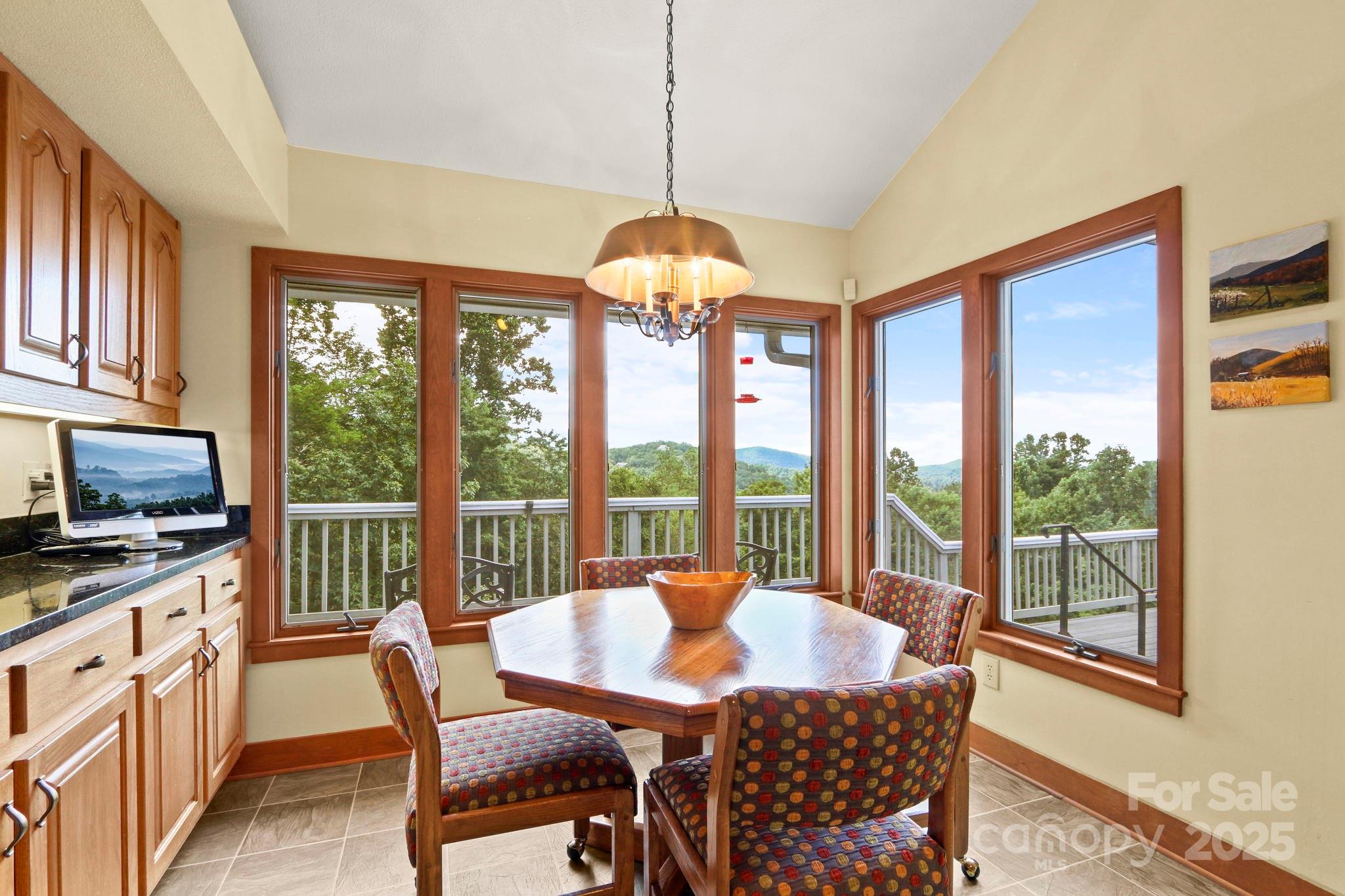 Boone, North Carolina 28607, United States, 3 Bedrooms Bedrooms, ,4 BathroomsBathrooms,Residential,Under Contract,191530