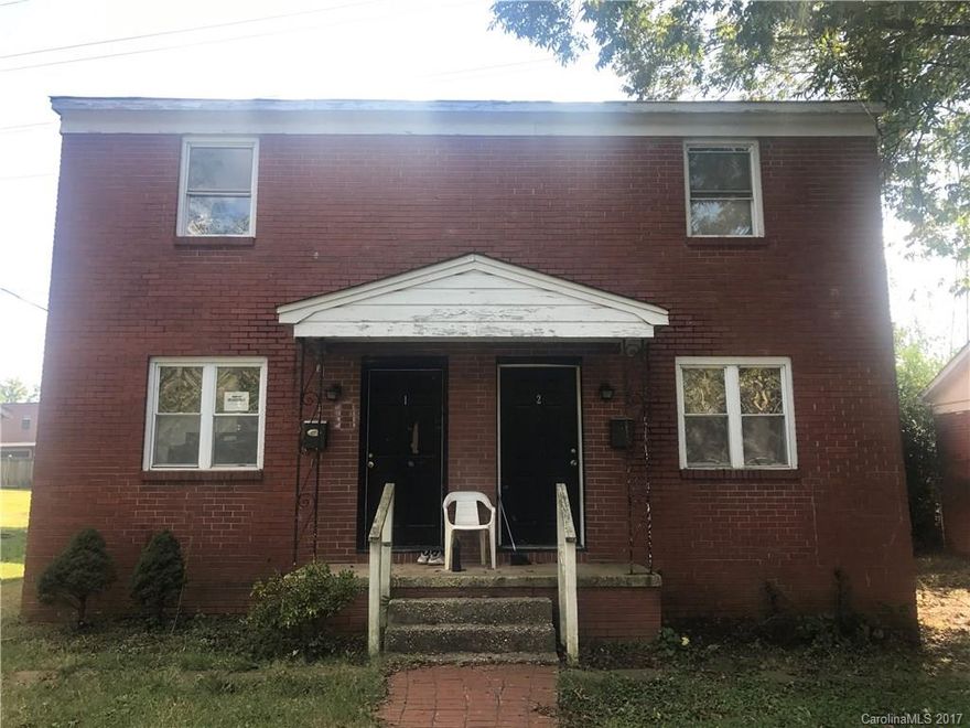 Investor special!!  Location, Location, Location.  Investor opportunity to renovate and cash flow on this  2 story duplex. Nice size bedrooms upstairs with full Bath inside each unit.  Fixer upper with tons of potential.  Cash Buyers only!! Short sale, requires lender approval.  Only 1 lender involved.  Seller looking for a quick closing. Sold AS IS, Seller to make no repairs.