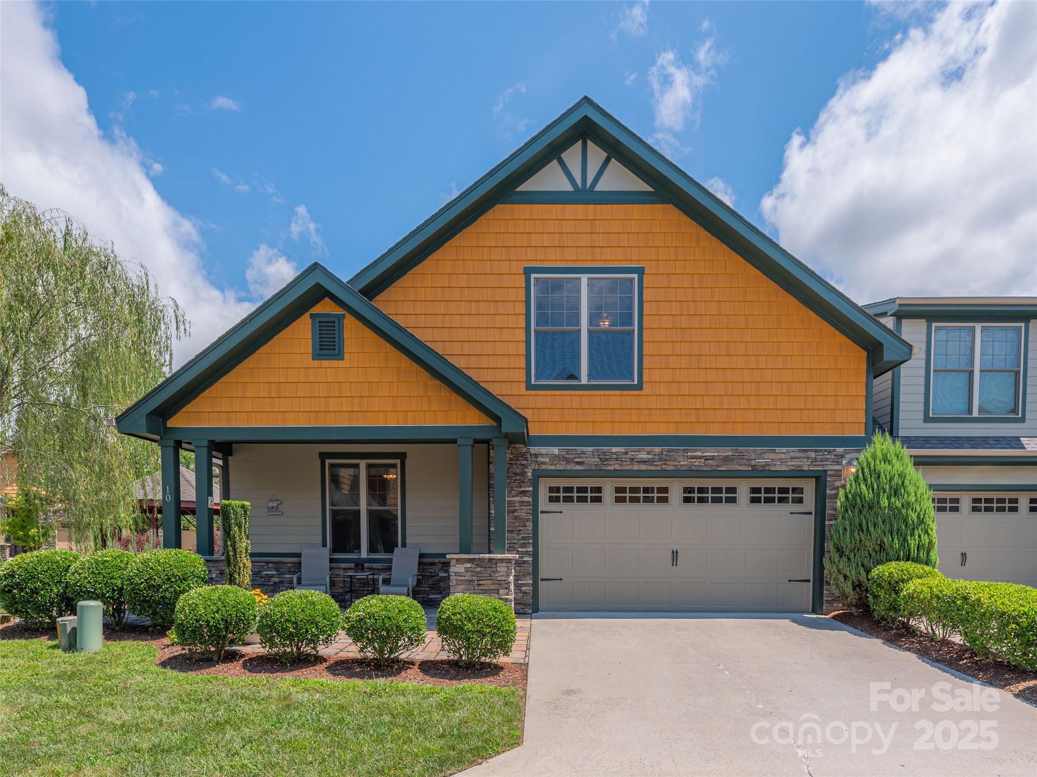 10 Holland Mountain View