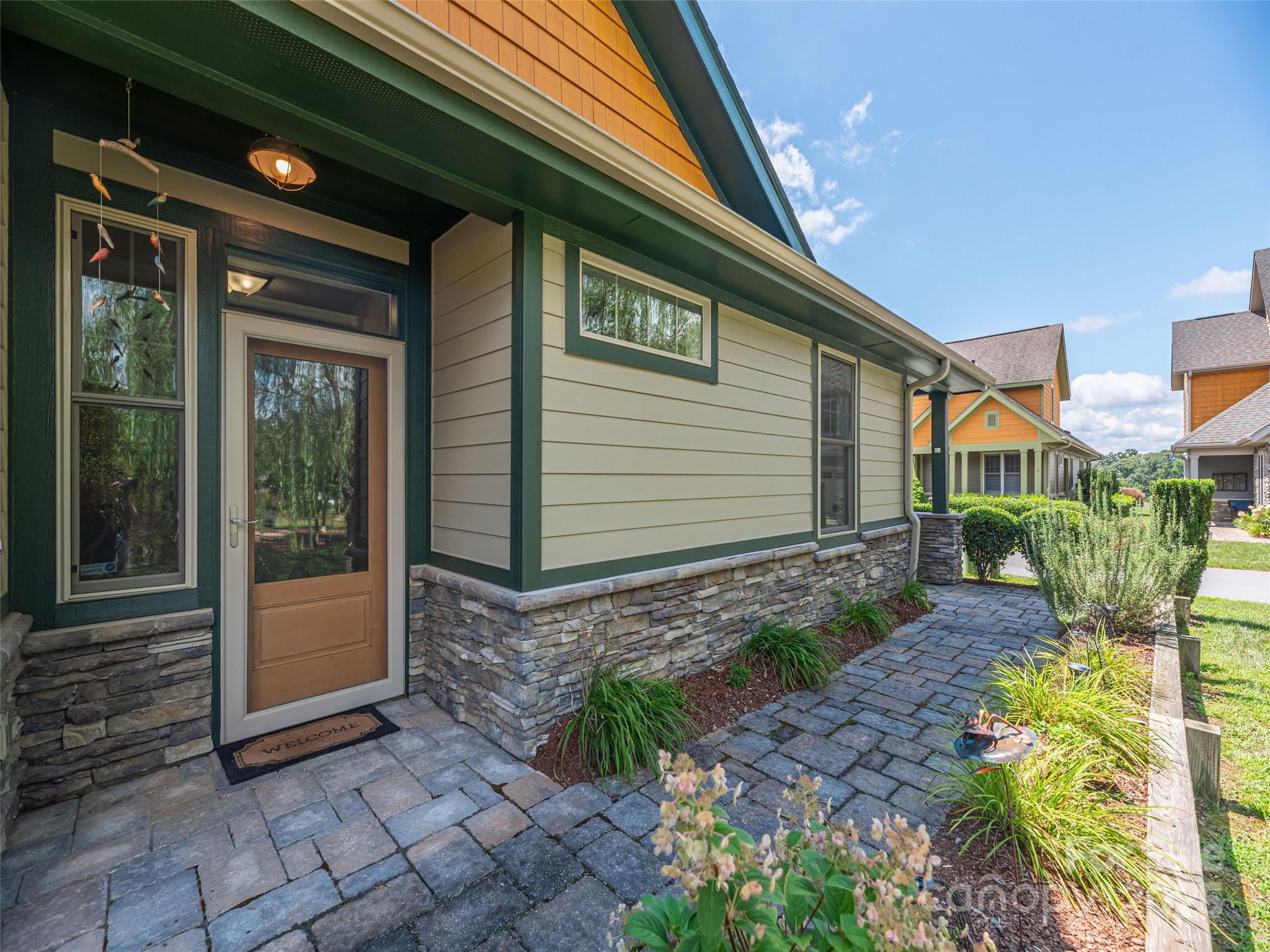 10 Holland Mountain View