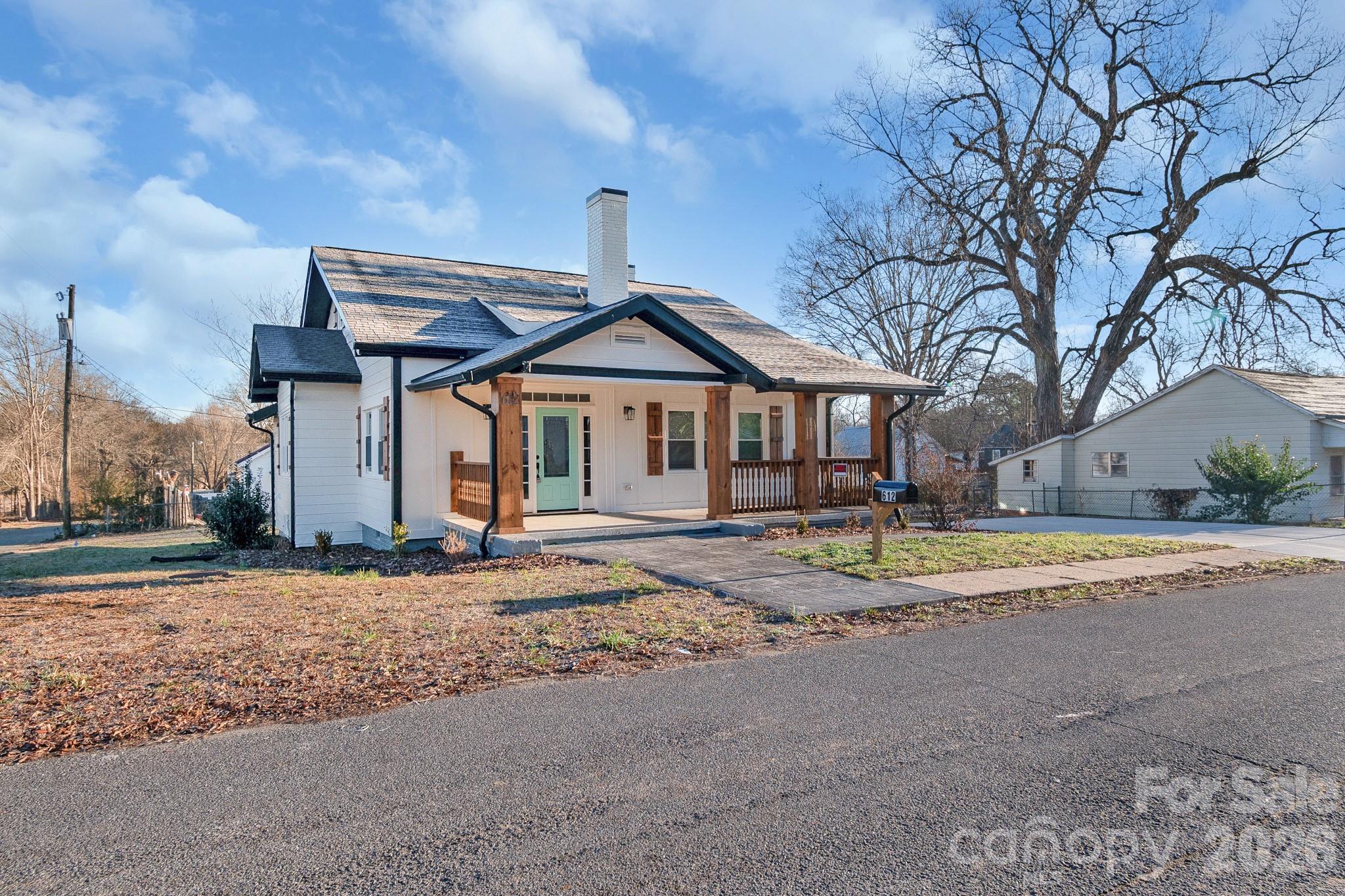 612 W Elliott Street