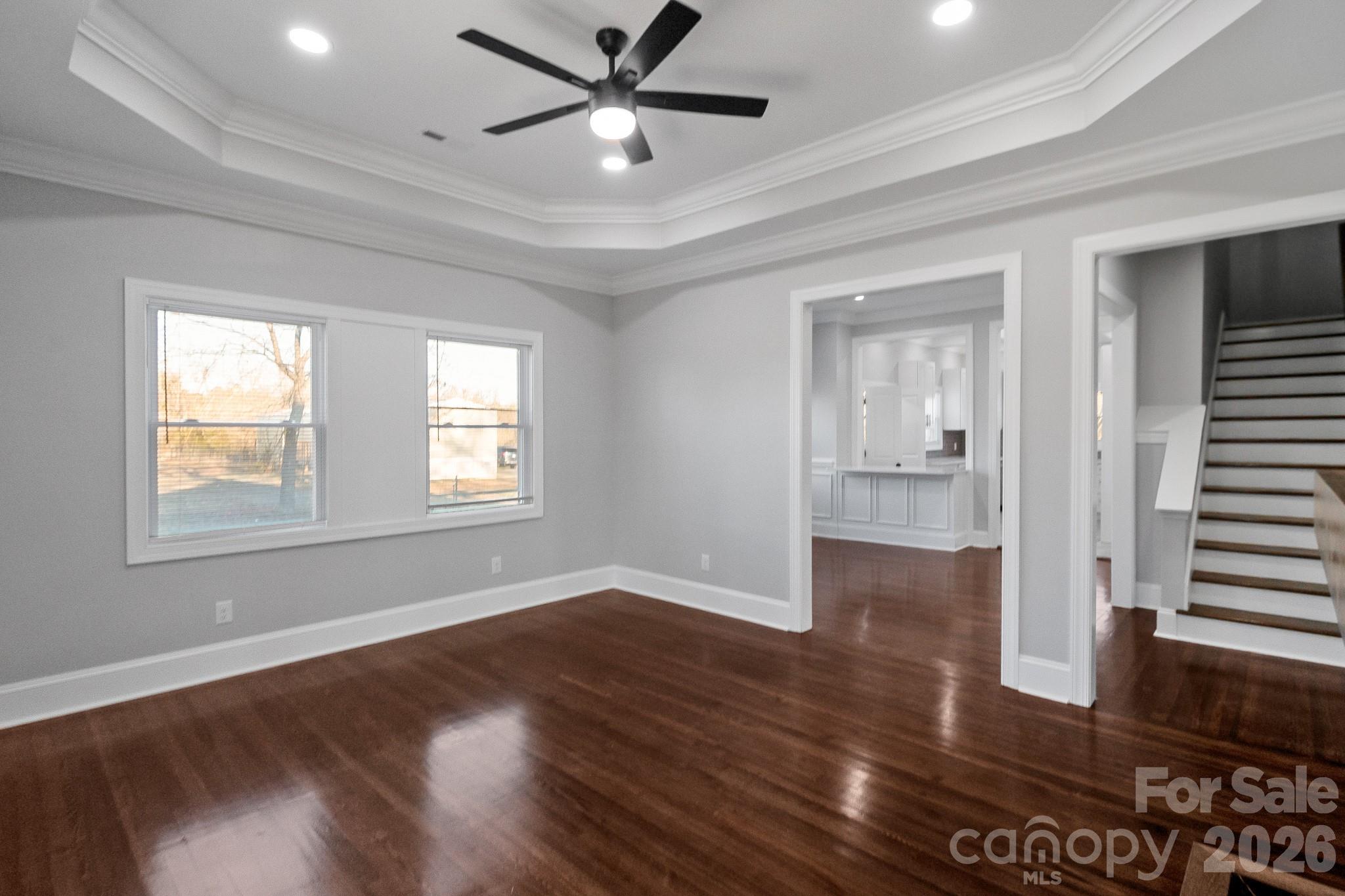 612 W Elliott Street