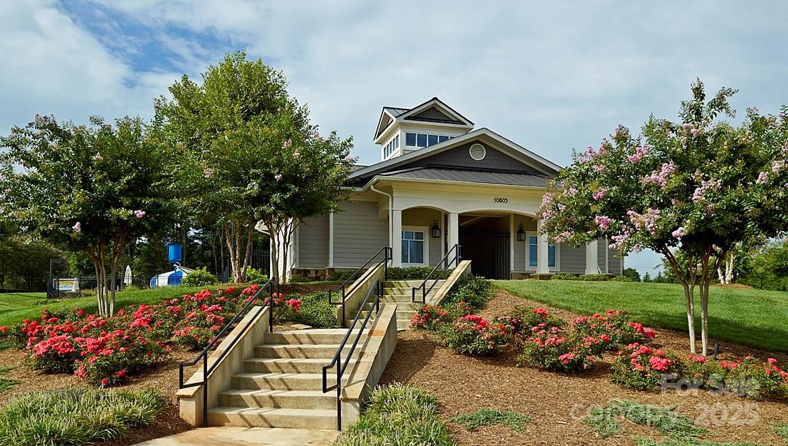 10885 River Oaks Drive NW