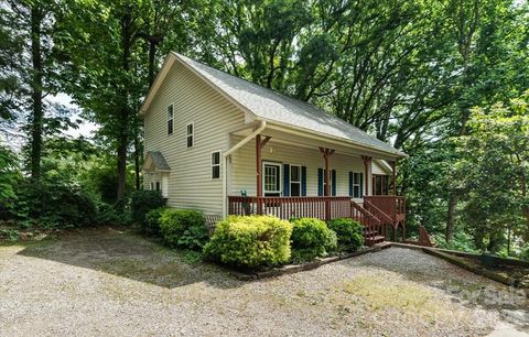 Photo of 122 Arnold Heights, Waynesville, NC 28786 (MLS # 4386984)