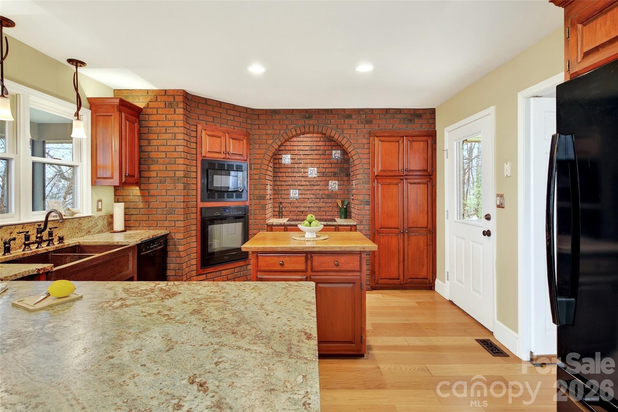 Gateway Mountain - Residential