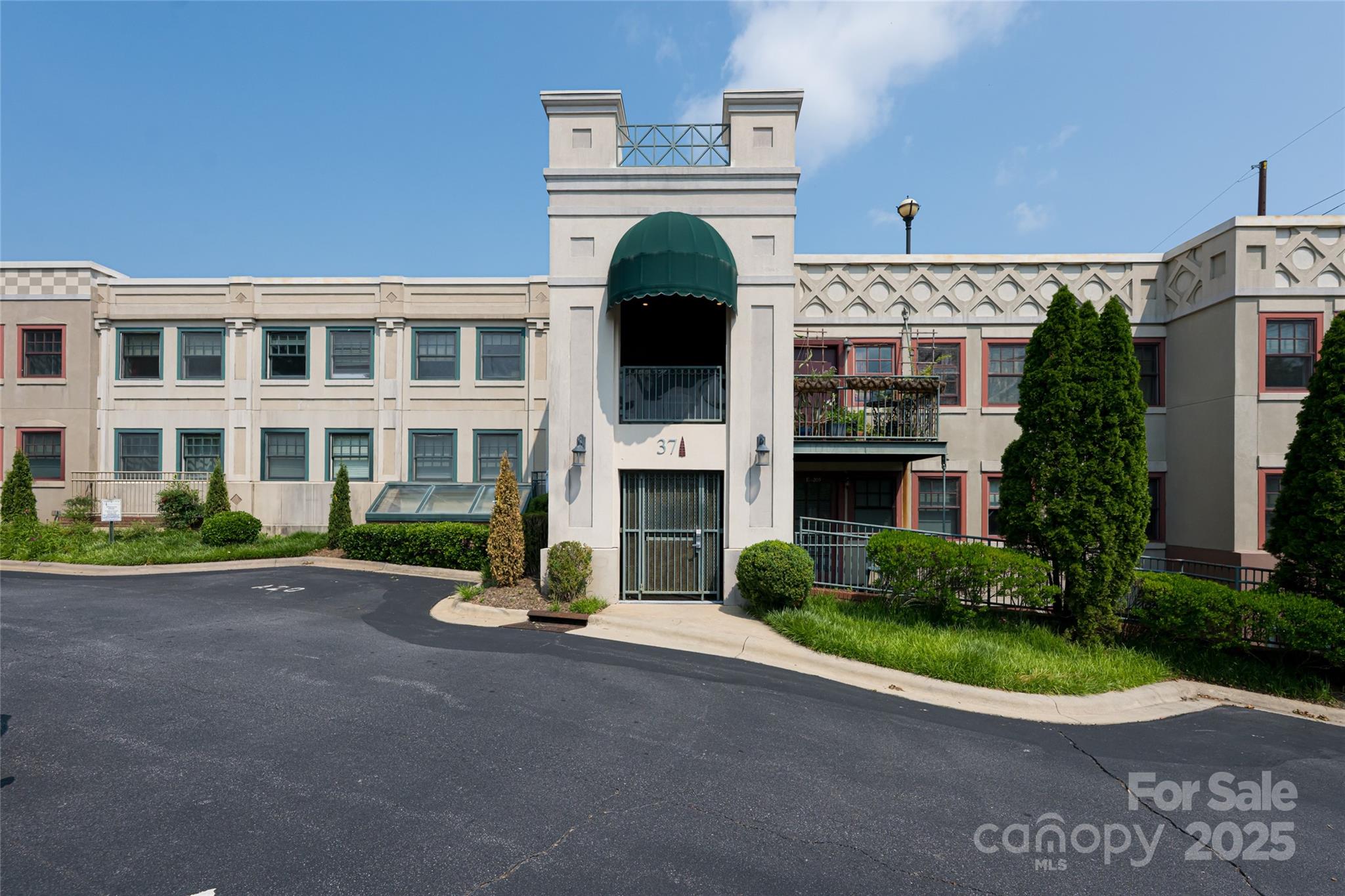 37 Hiawassee Street W203