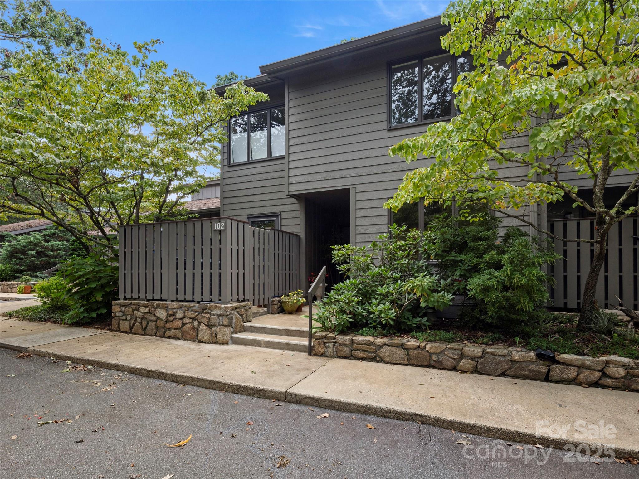 102 Crowfields Drive