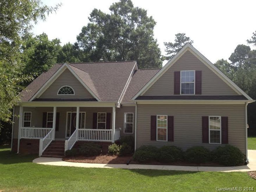 The one you've been waiting for! This quality home features 3BR/2BA's, bonus room, cozy great room w/vaulted ceiling and gas log fireplace, formal dining & spacious kitchen w/breakfast area. Master suite has vaulted ceilings w/door to porch ares, whirlpool, separate shower and dbl vanities. Outside features private 2 acre cul-de-sac lot, screened porch, patio, and storage shed. 2 car attached garage. Award winning Clover School District.