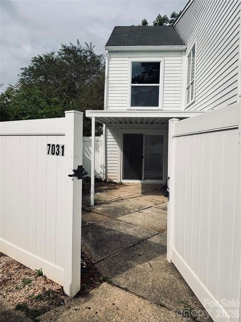 Photo of 7031 Stonington Lane, Charlotte, NC 28227 (MLS # 4388033)