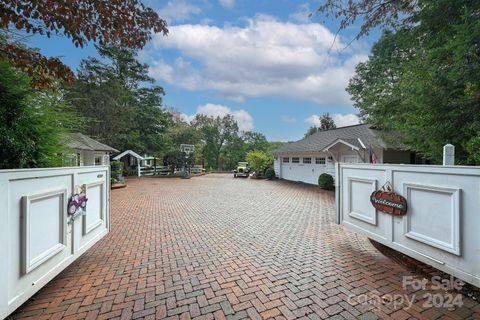 Single Family Residence in Tryon NC 941 Braewick Road.jpg