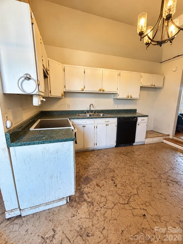 165 Green Circle Drive, photo 5 of 18