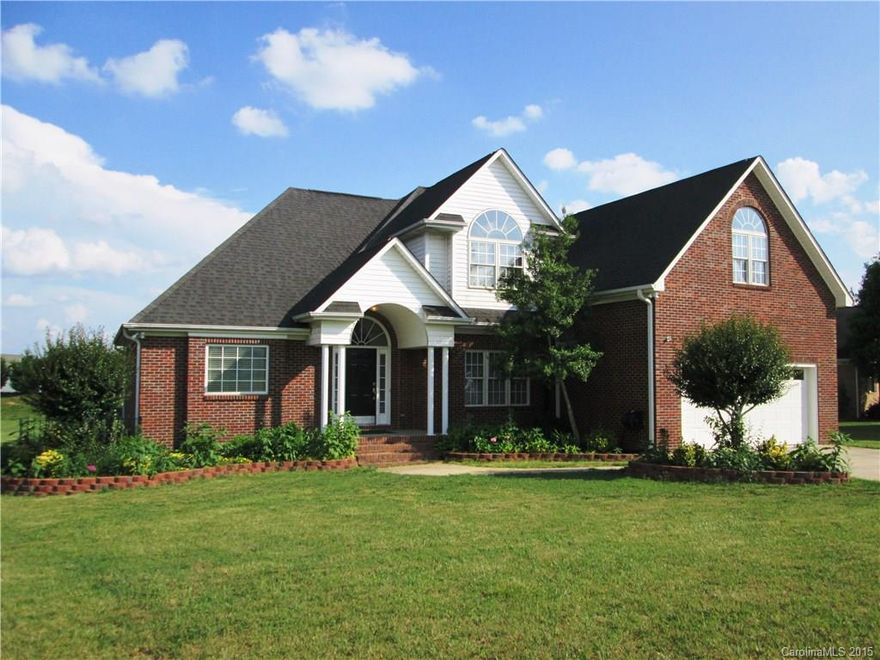 Amazing 3BR/2.5BA brick home - almost better than new! An AWESOME kitchen including GE Profile SS appliances, granite, beautiful cabinetry, today everything. Bayed breakfast, beautiful HW & tile floors, vaulted great room with gas log fireplace, master has wonderful walk-in closet, whirlpool, separate shower. Bonus room up - makes a great man cave. 16 seer HVAC thought to be 98% efficient (+/-3yrs old), invisible fence, deck with gas grill hook-up, encapsulated crawlspace.