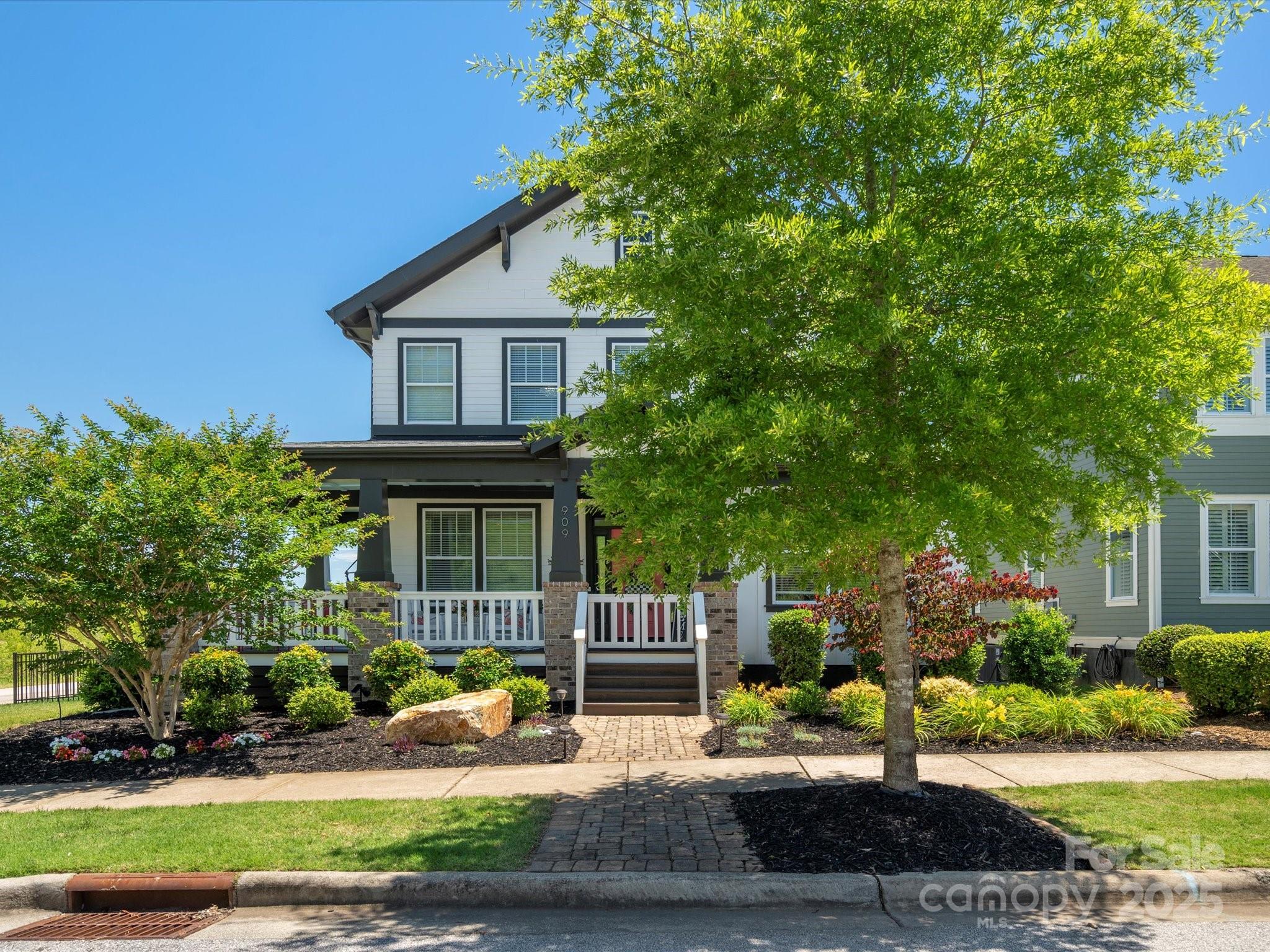 909 Herrons Ferry Road