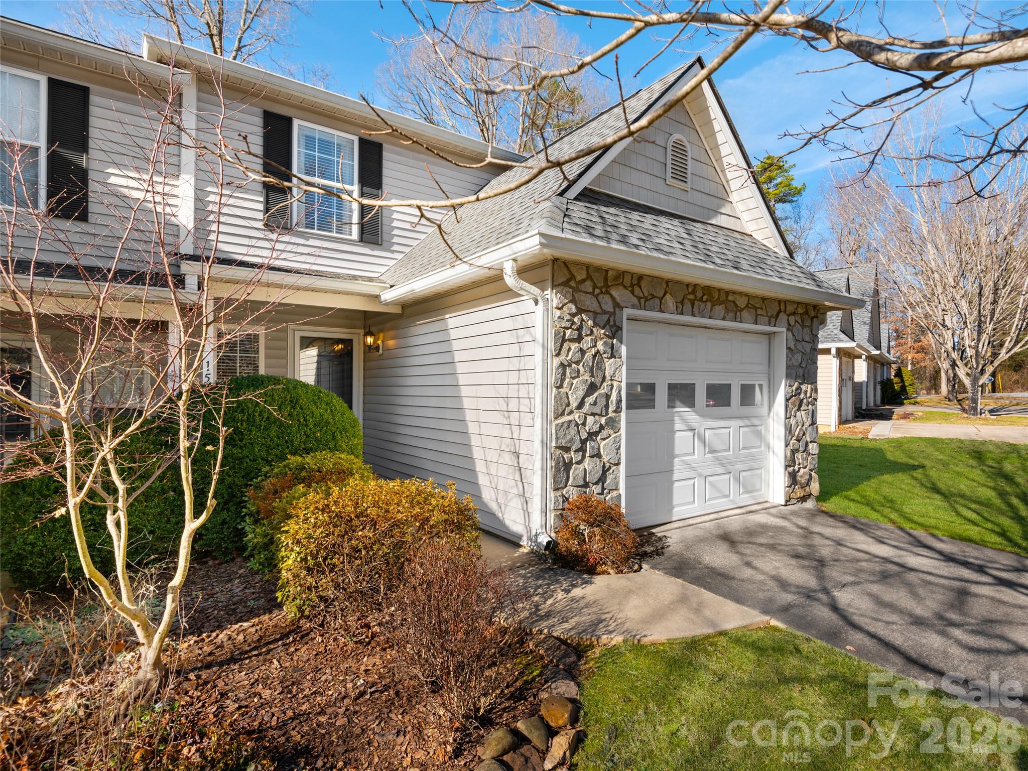 15 Willowick Drive