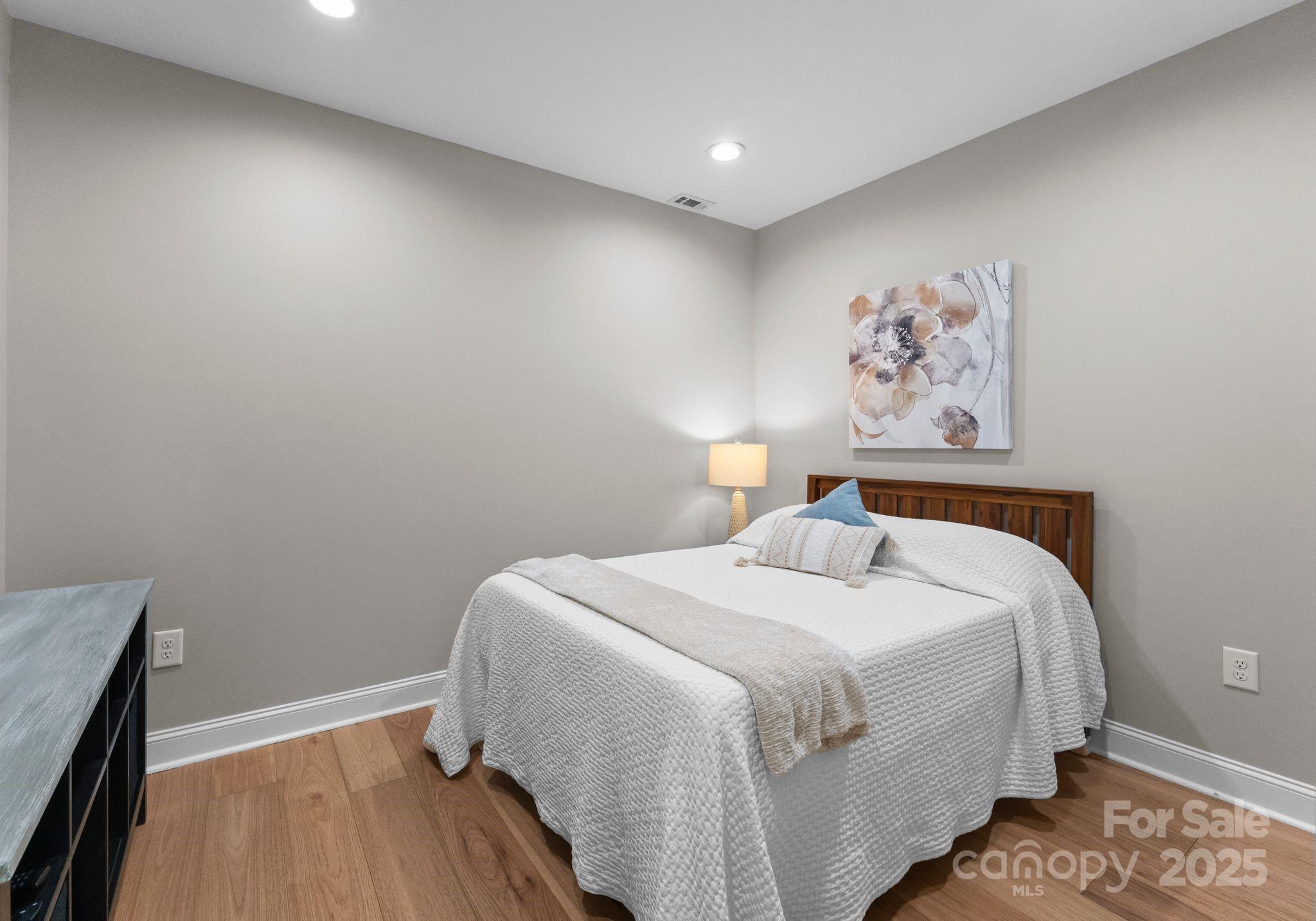 Charlotte, North Carolina 28203, United States, 3 Bedrooms Bedrooms, ,2 BathroomsBathrooms,Residential,Active,105430