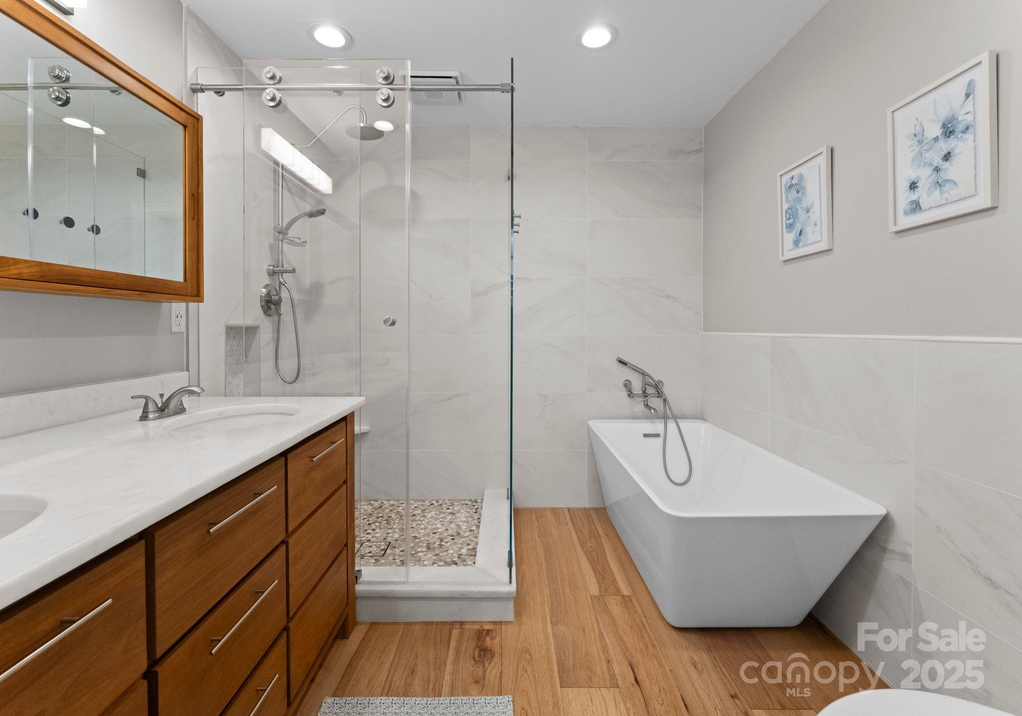 Charlotte, North Carolina 28203, United States, 3 Bedrooms Bedrooms, ,2 BathroomsBathrooms,Residential,Active,105430