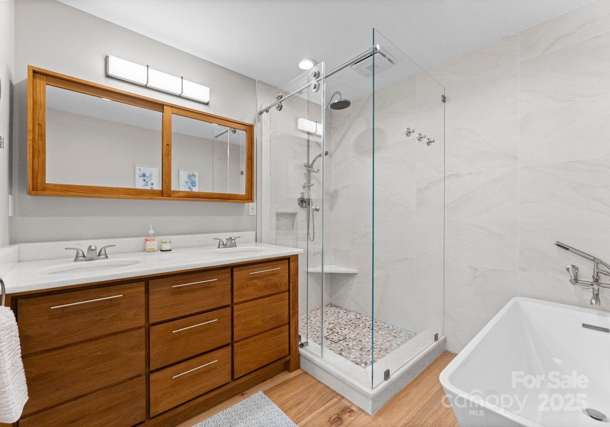 Charlotte, North Carolina 28203, United States, 3 Bedrooms Bedrooms, ,2 BathroomsBathrooms,Residential,Active,105430