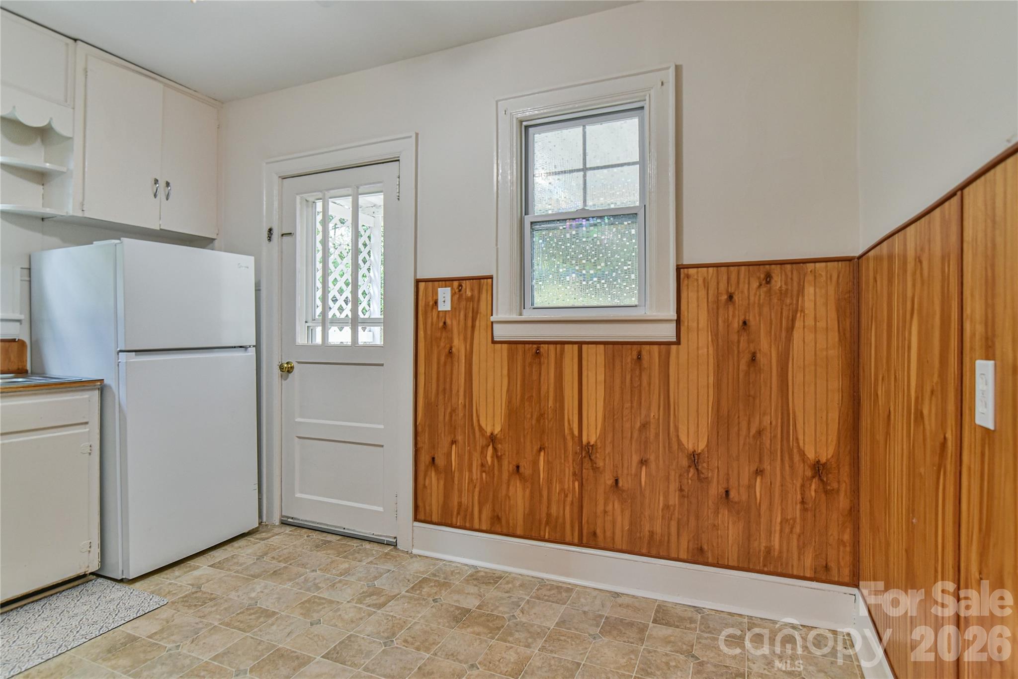 101 E Skyland Circle