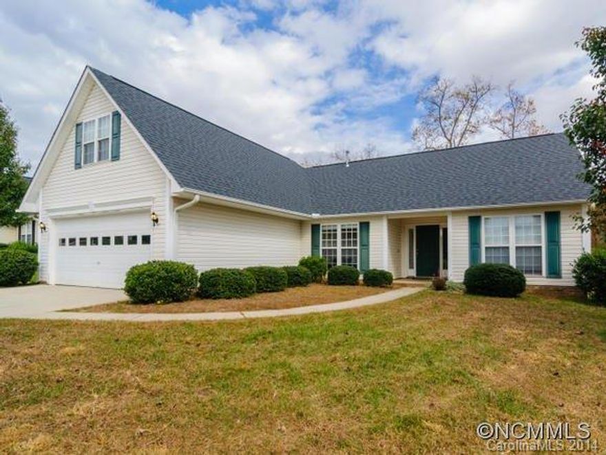 Single level living in the Meadows of Livingston Farms. Home backs up to the walking trail for added privacy. Open floor plan with bonus room upstairs.  Master on main.