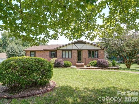 Photo of 627 Lancer Court NW, Concord, NC 28027 (MLS # 4387897)