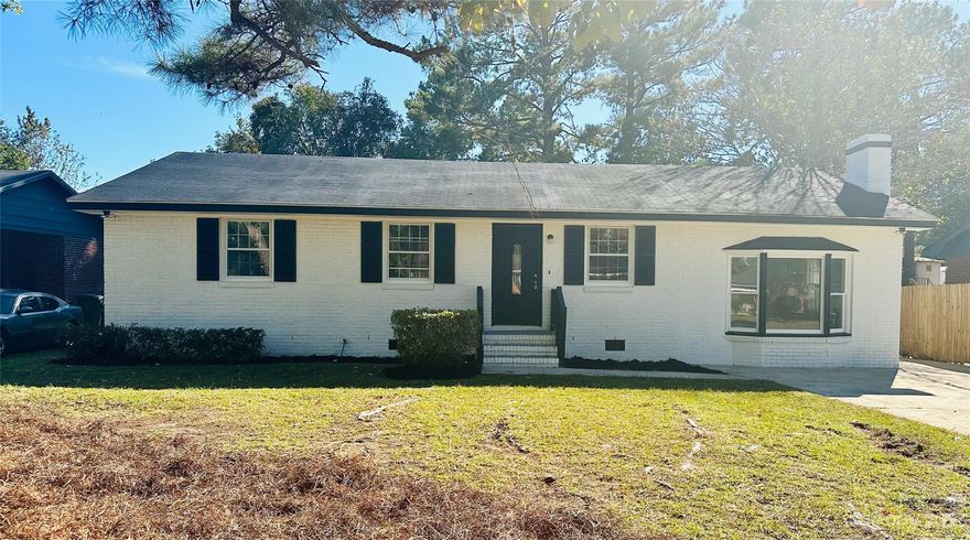 Beautiful brick ranch make it your home, turn key ready....!!! new HVAC system, paint inside and outside the house, updated baths and kitchen, refinished hardwood floors, LVP and carpet all new, also every light fixture has been updated and much , much more.... priced to sell fast....!!! and only minutes away from Florence downtown in a quiet neighborhood nested in a cul-de-sac makes this property very desirable...!!!