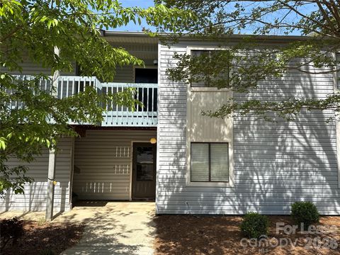 Photo of 11002 Harrowfield Road, Charlotte, NC 28226 (MLS # 4356171)