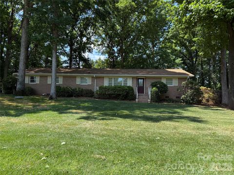 Photo of 1416 Marjorie Drive, Matthews, NC 28105 (MLS # 4368499)