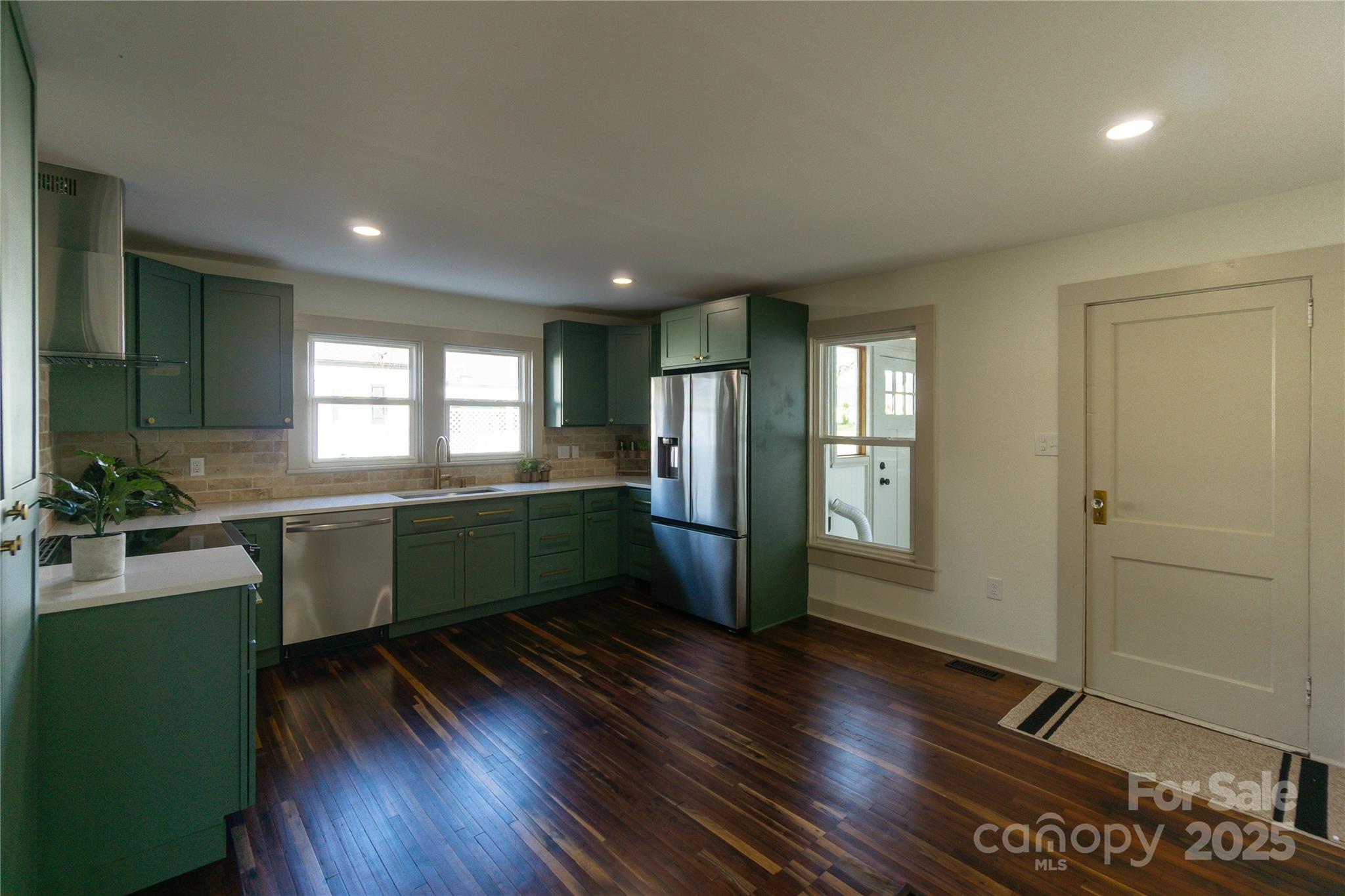 137 N Magnolia Street