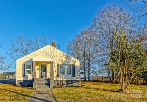 137 N Magnolia Street Mooresville NC 28115