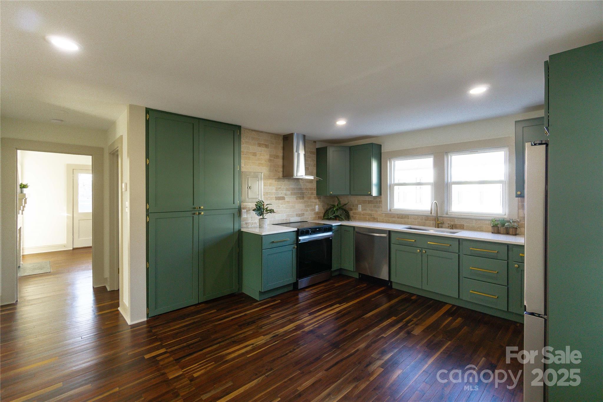 137 N Magnolia Street