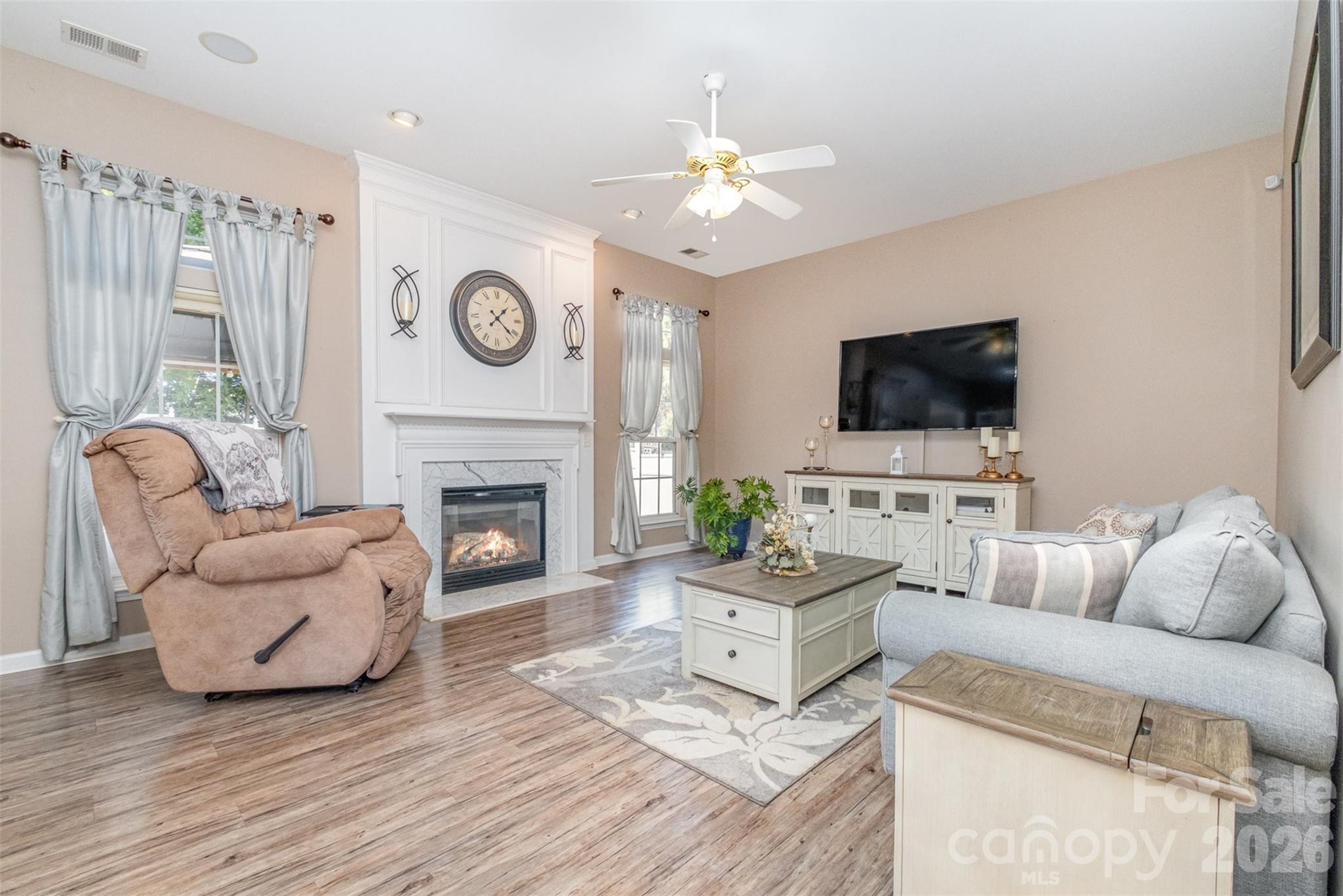 6859 Lakecrest Court