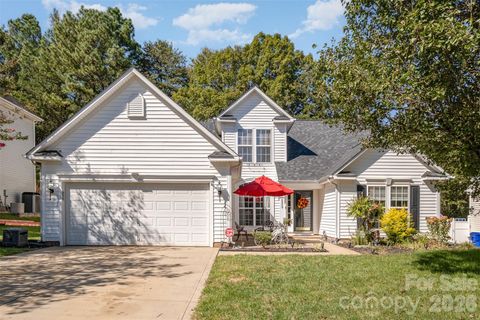 Photo of 6859 Lakecrest Court, Denver, NC 28037 (MLS # 4385082)