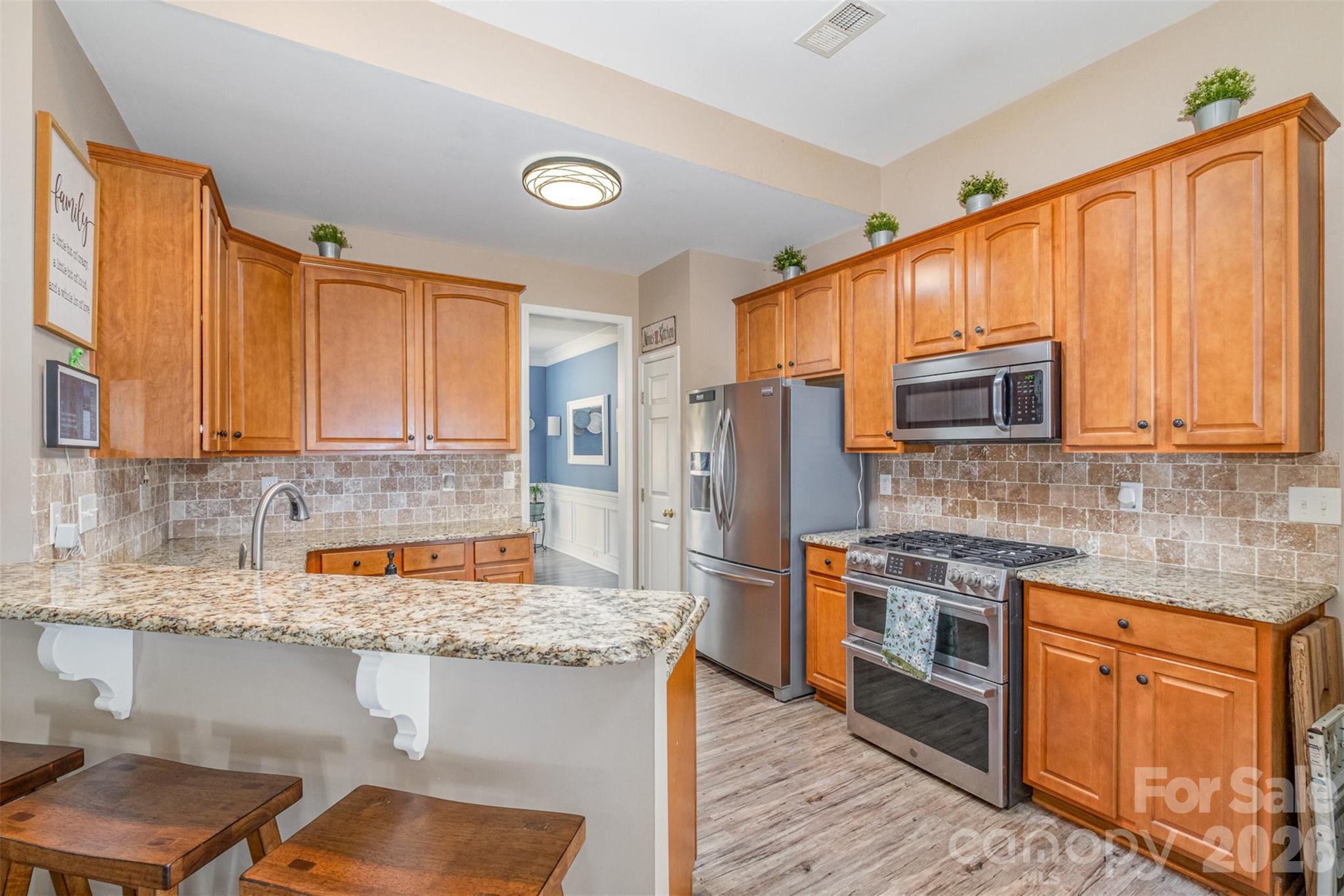 6859 Lakecrest Court